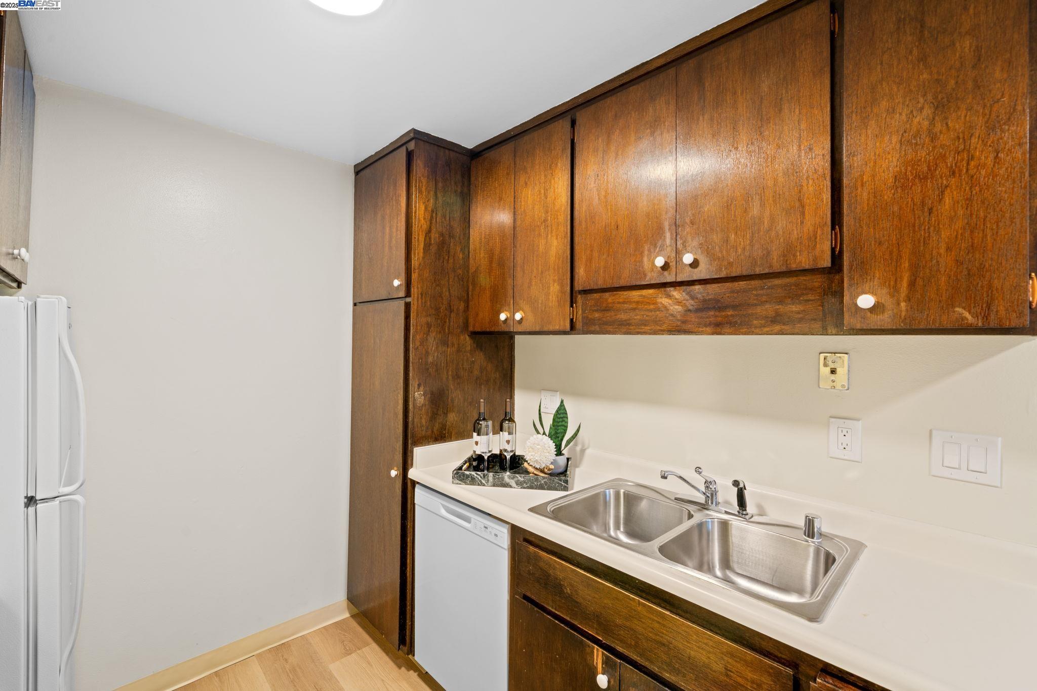 1327 Webster St # B101