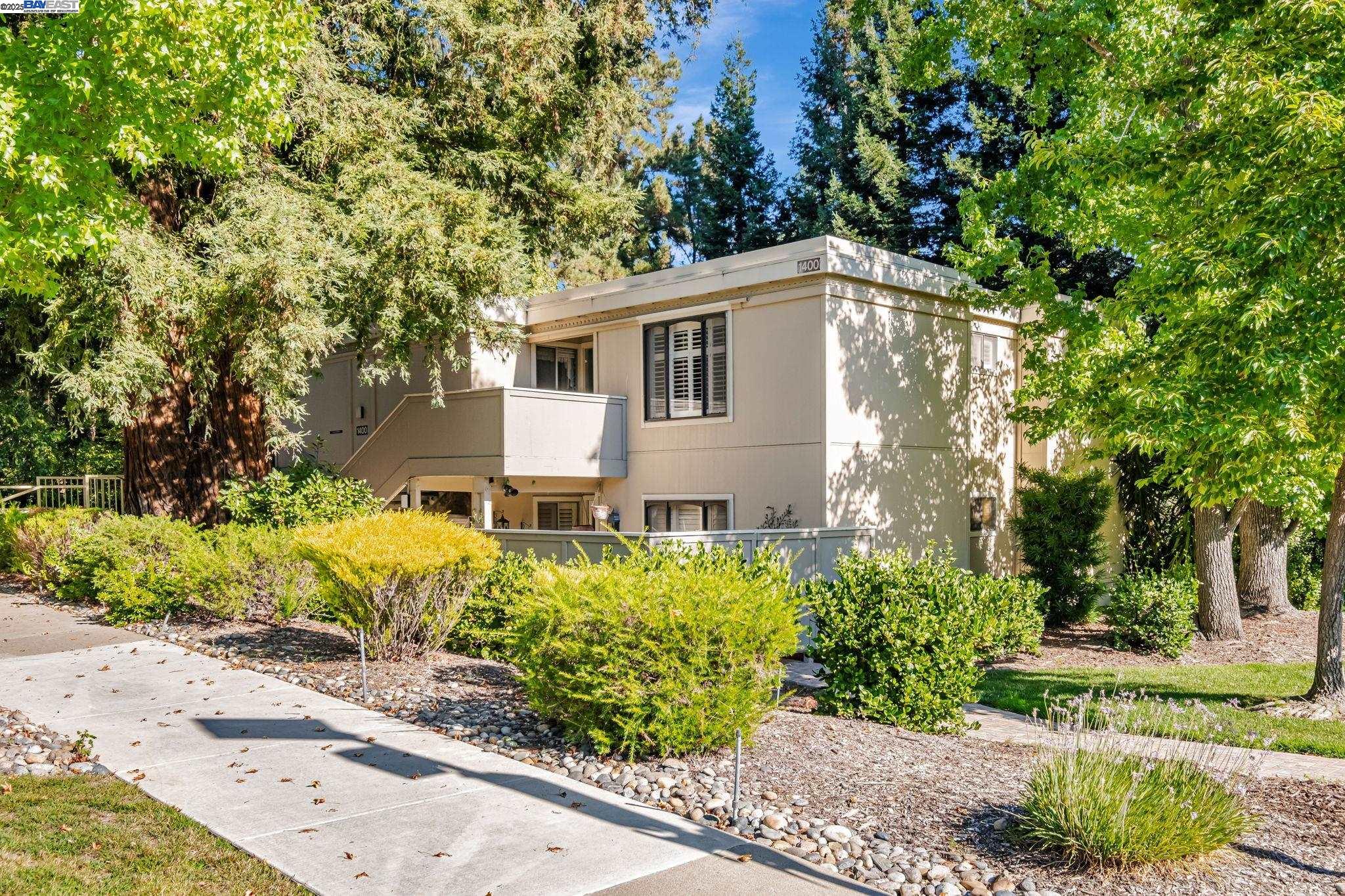 1400 Golden Rain Rd # 3