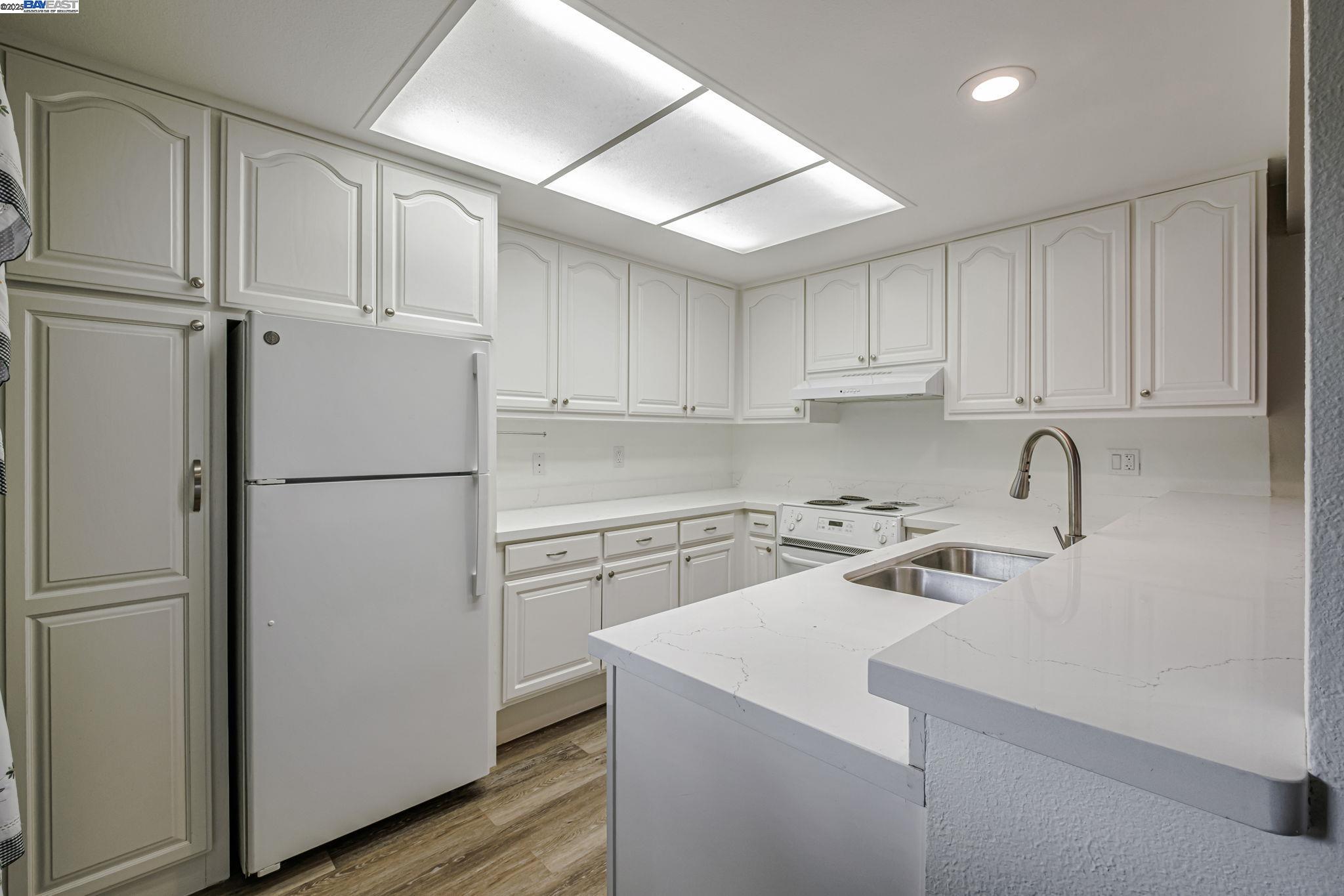 1400 Golden Rain Rd # 3