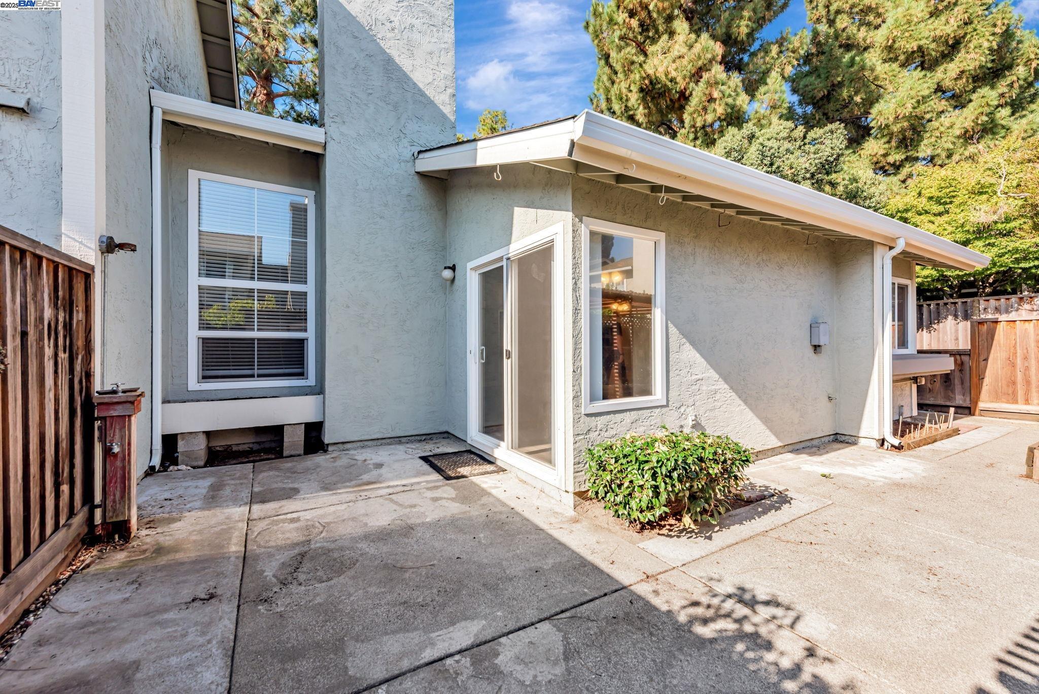 2460 Dundee Ct