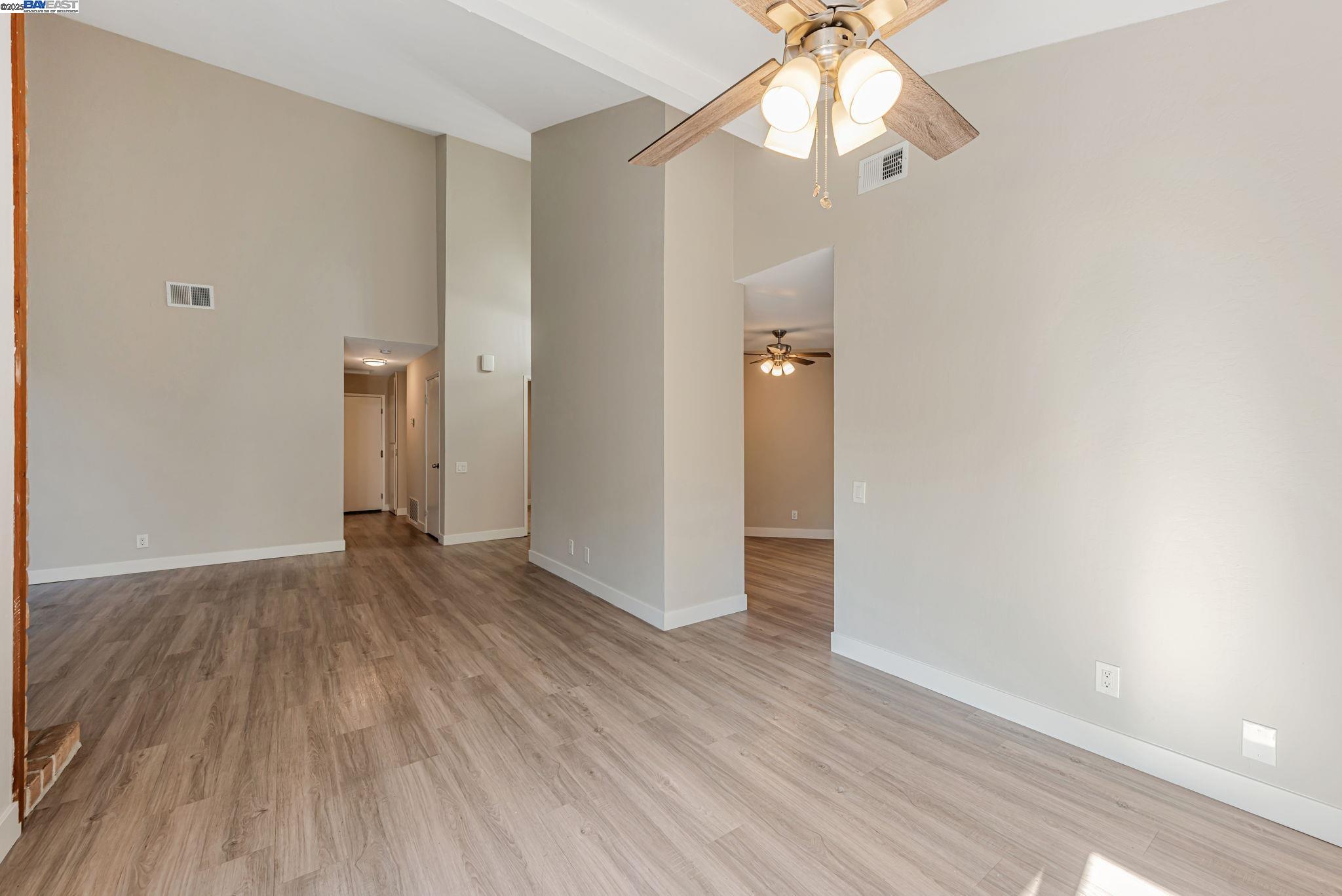2460 Dundee Ct