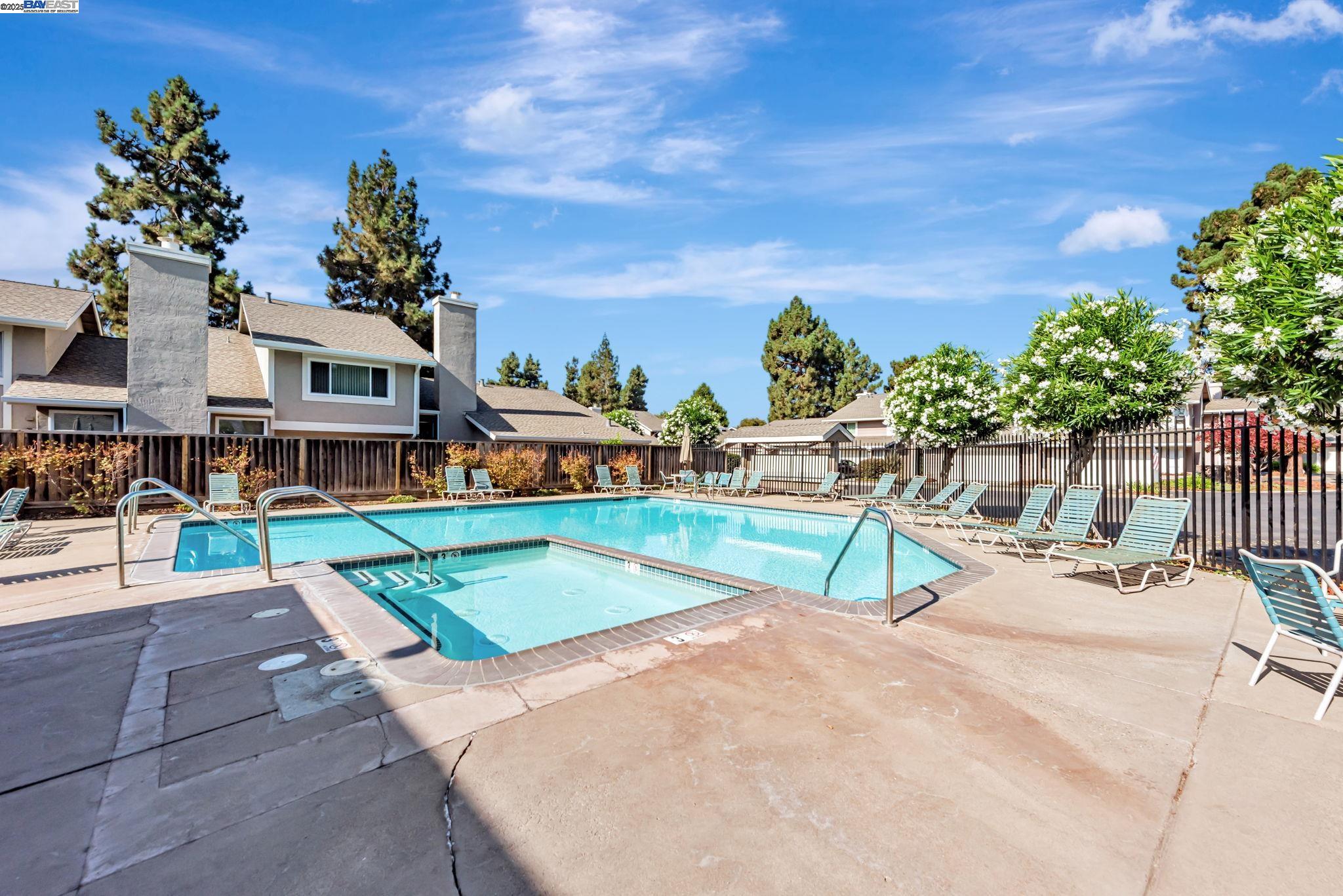 2460 Dundee Ct