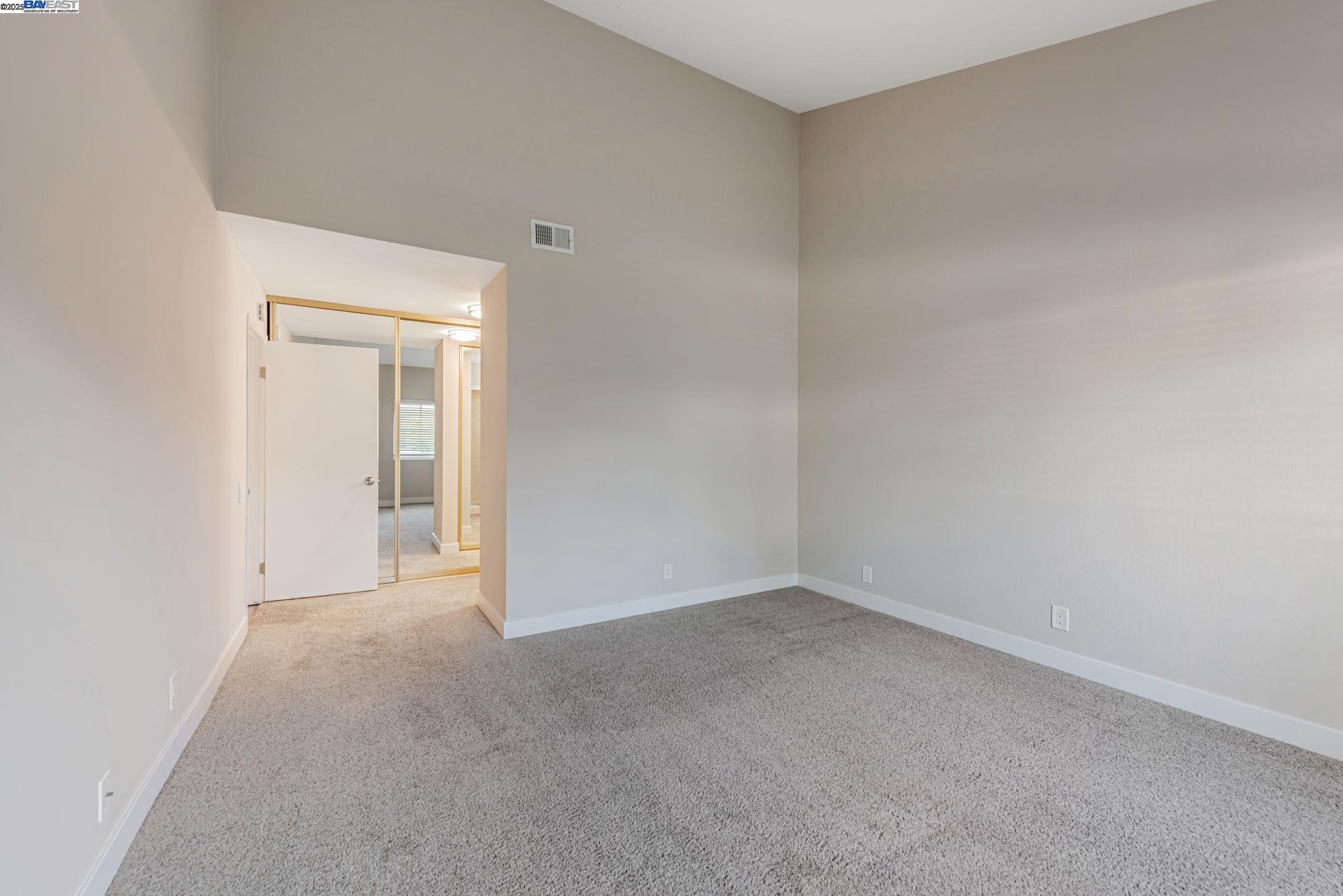 2460 Dundee Ct