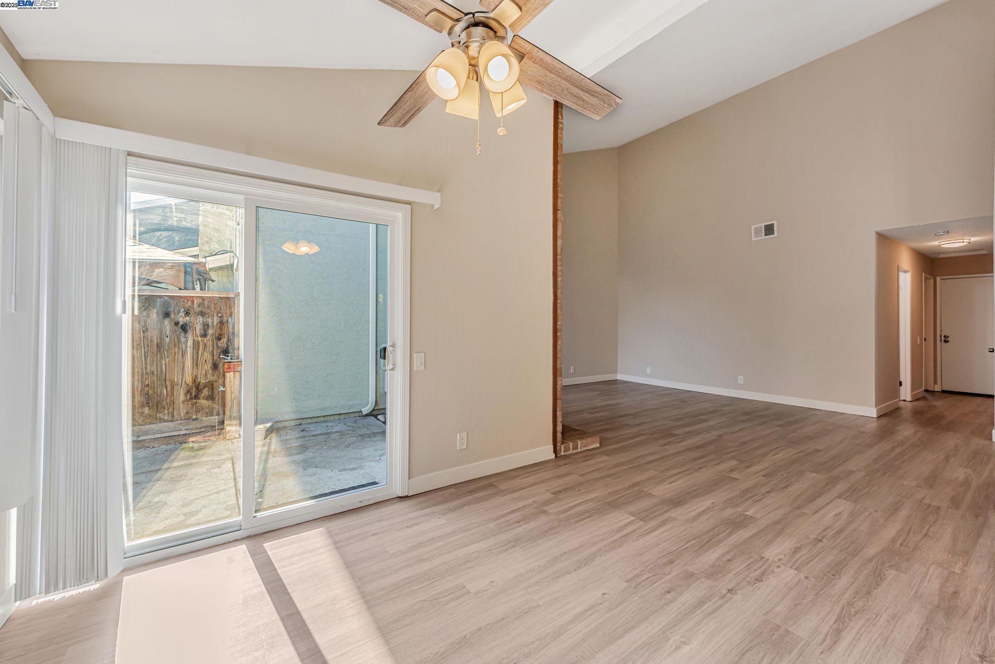 2460 Dundee Ct