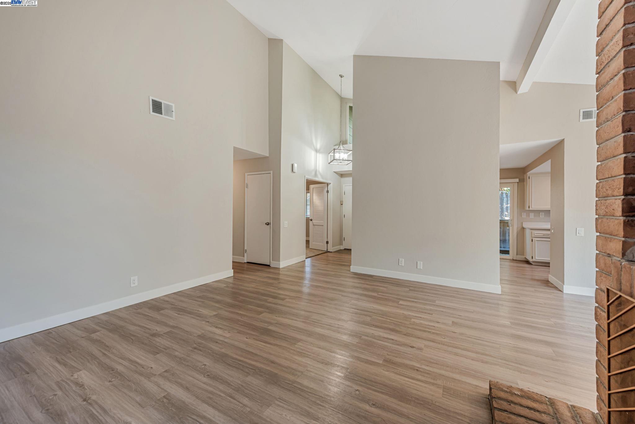 2460 Dundee Ct