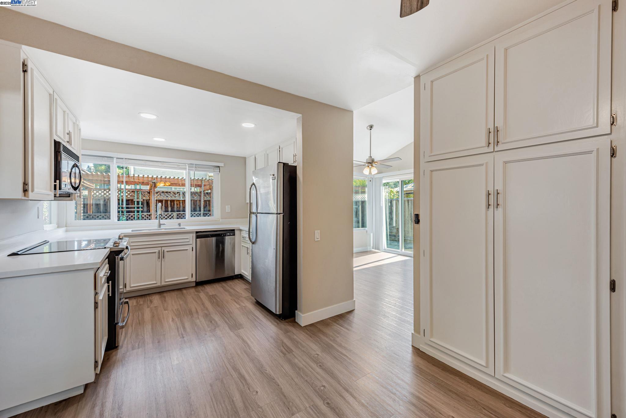 2460 Dundee Ct