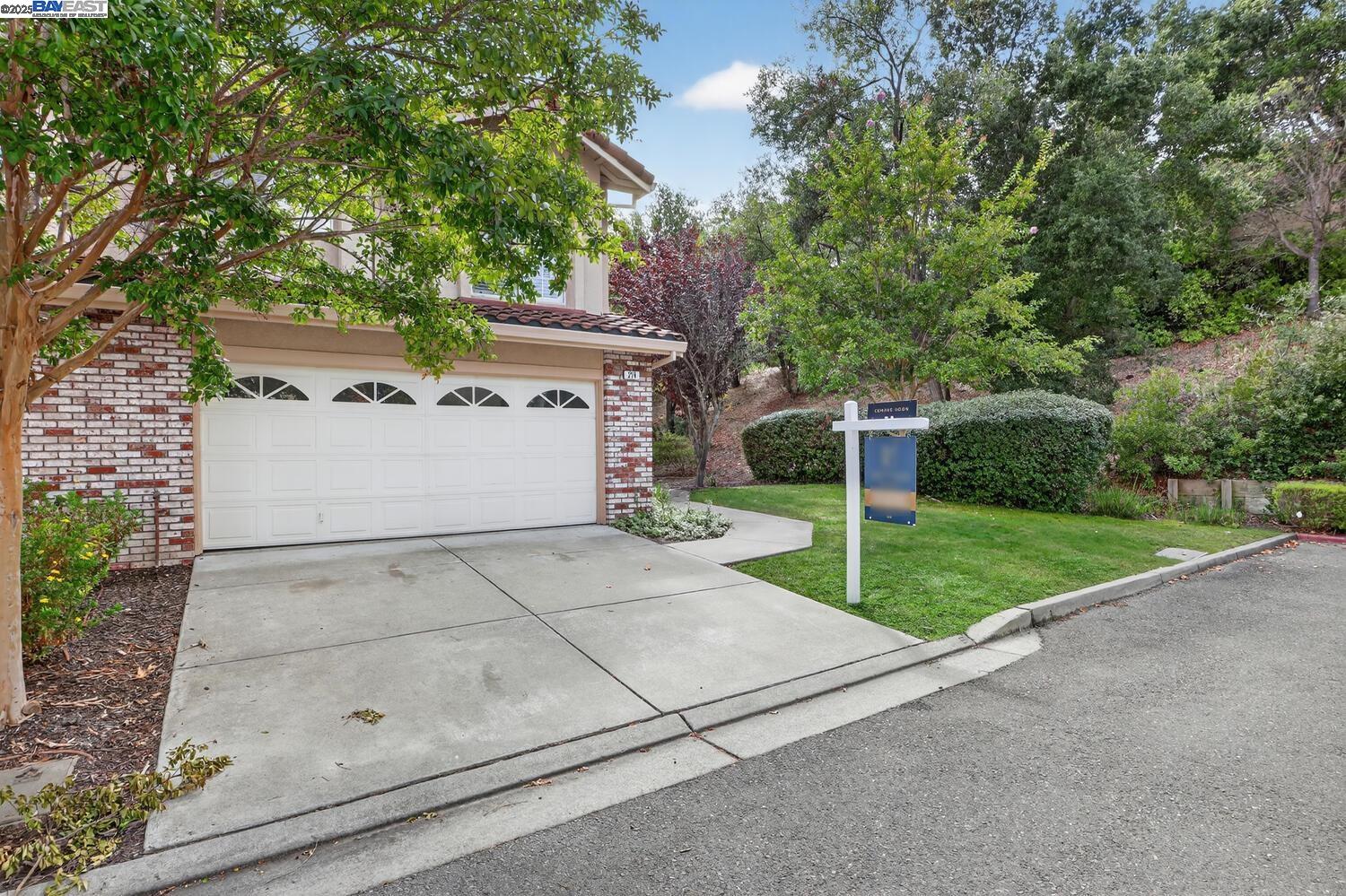 214 Bellflower Dr