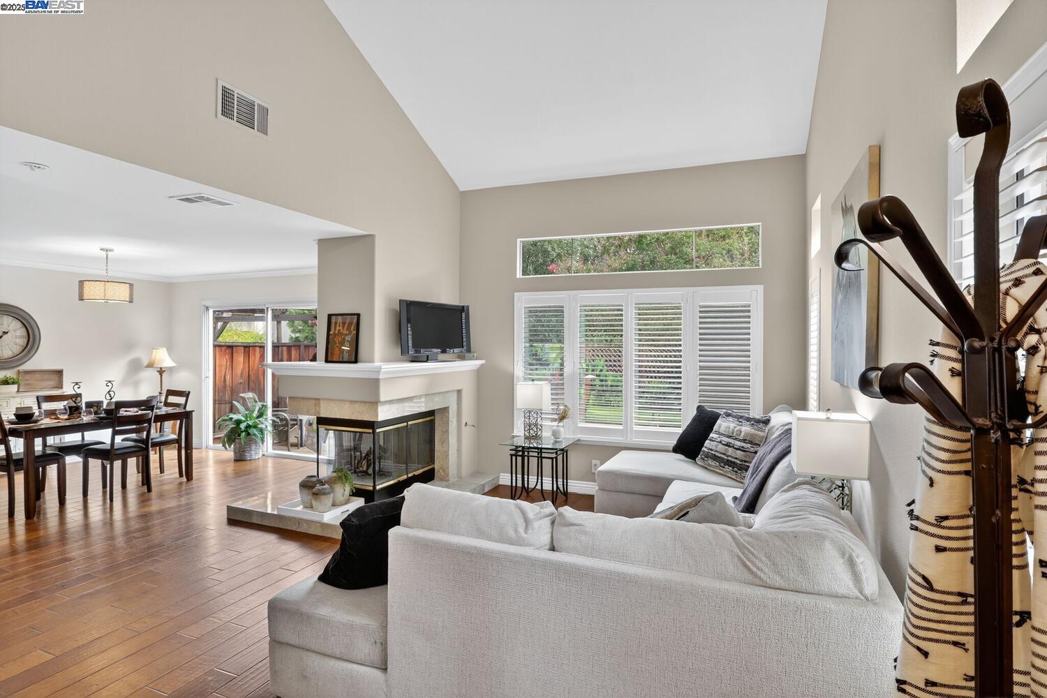 214 Bellflower Dr