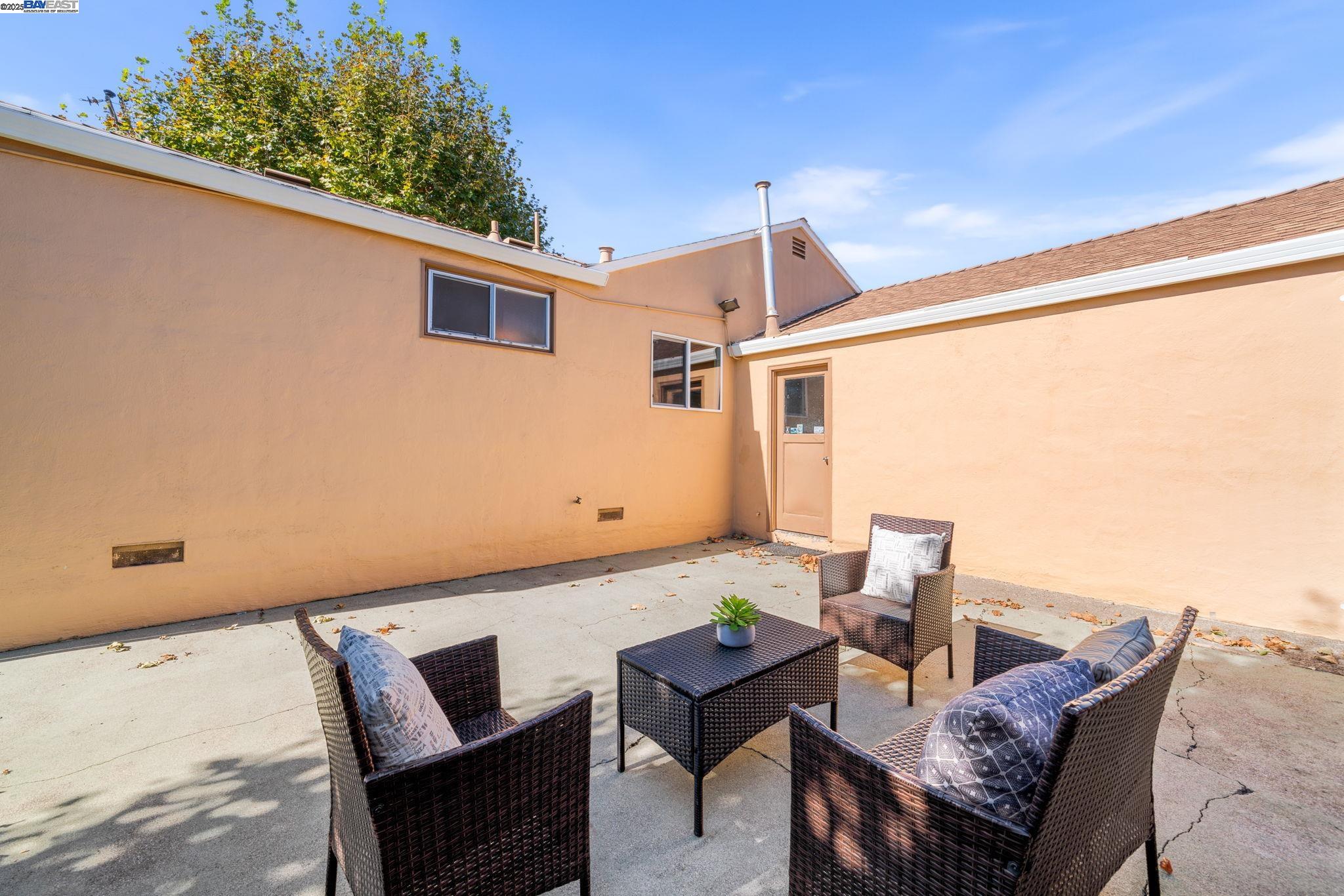 1266 Via El Monte