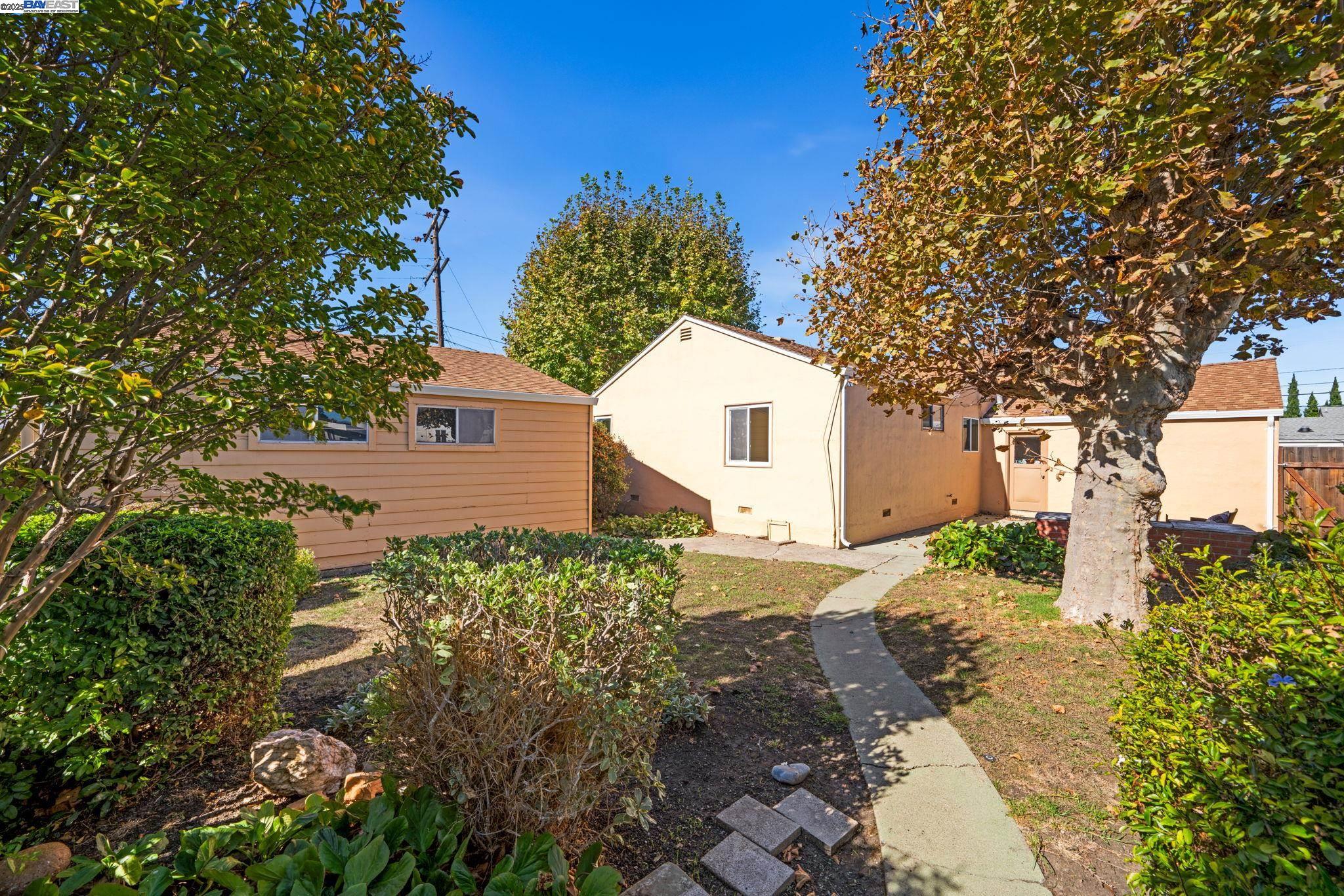 1266 Via El Monte