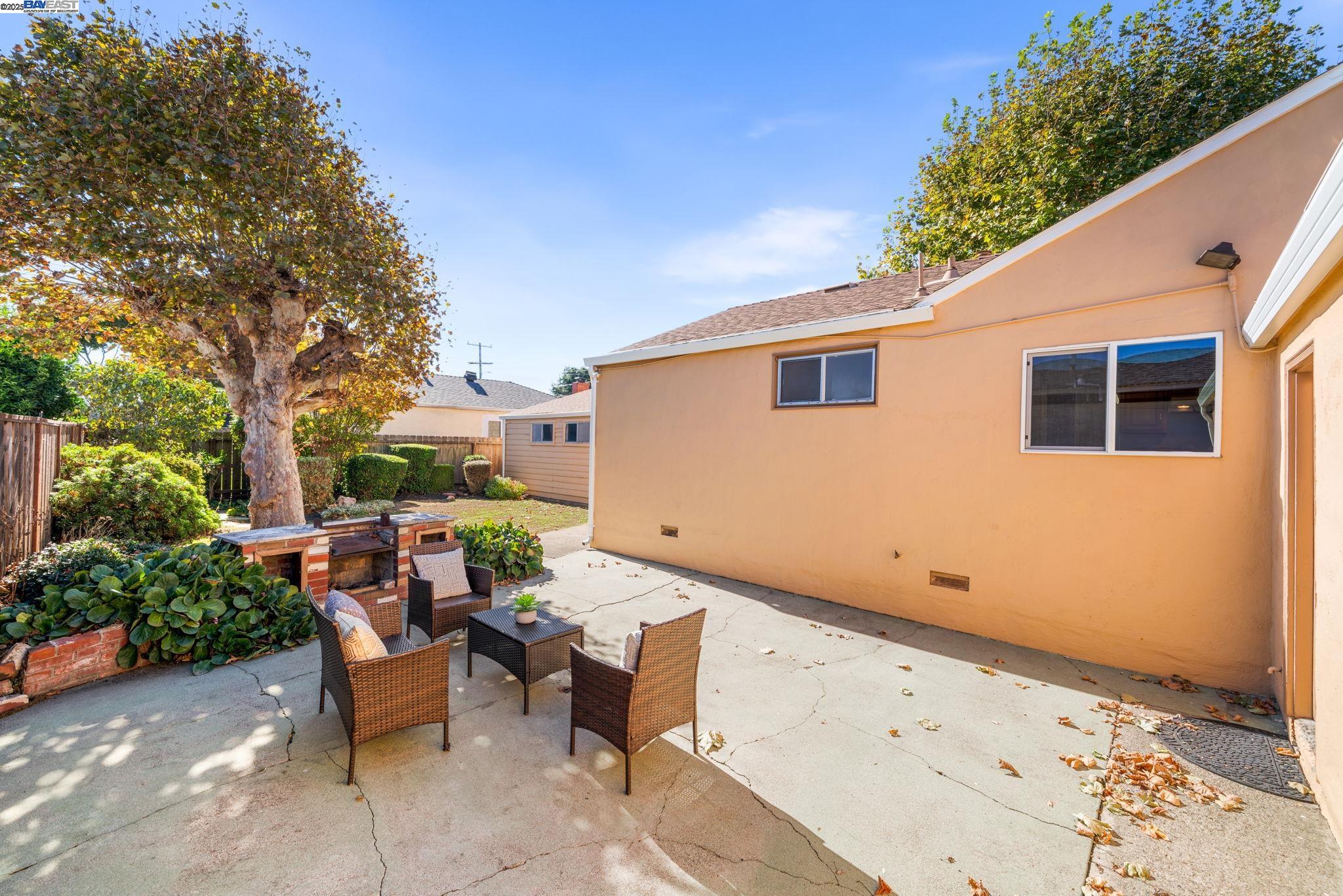 1266 Via El Monte