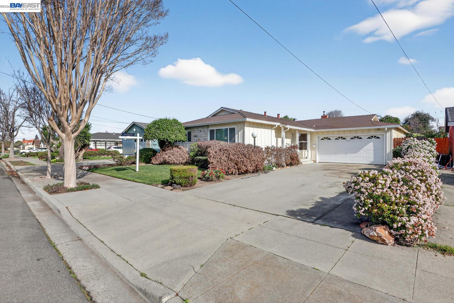 13912 Aurora Dr