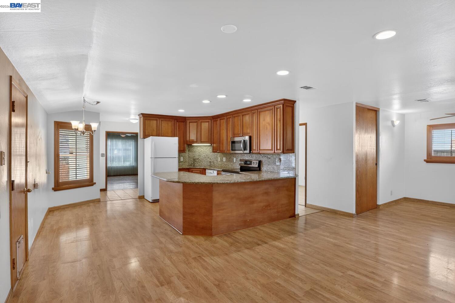13912 Aurora Dr