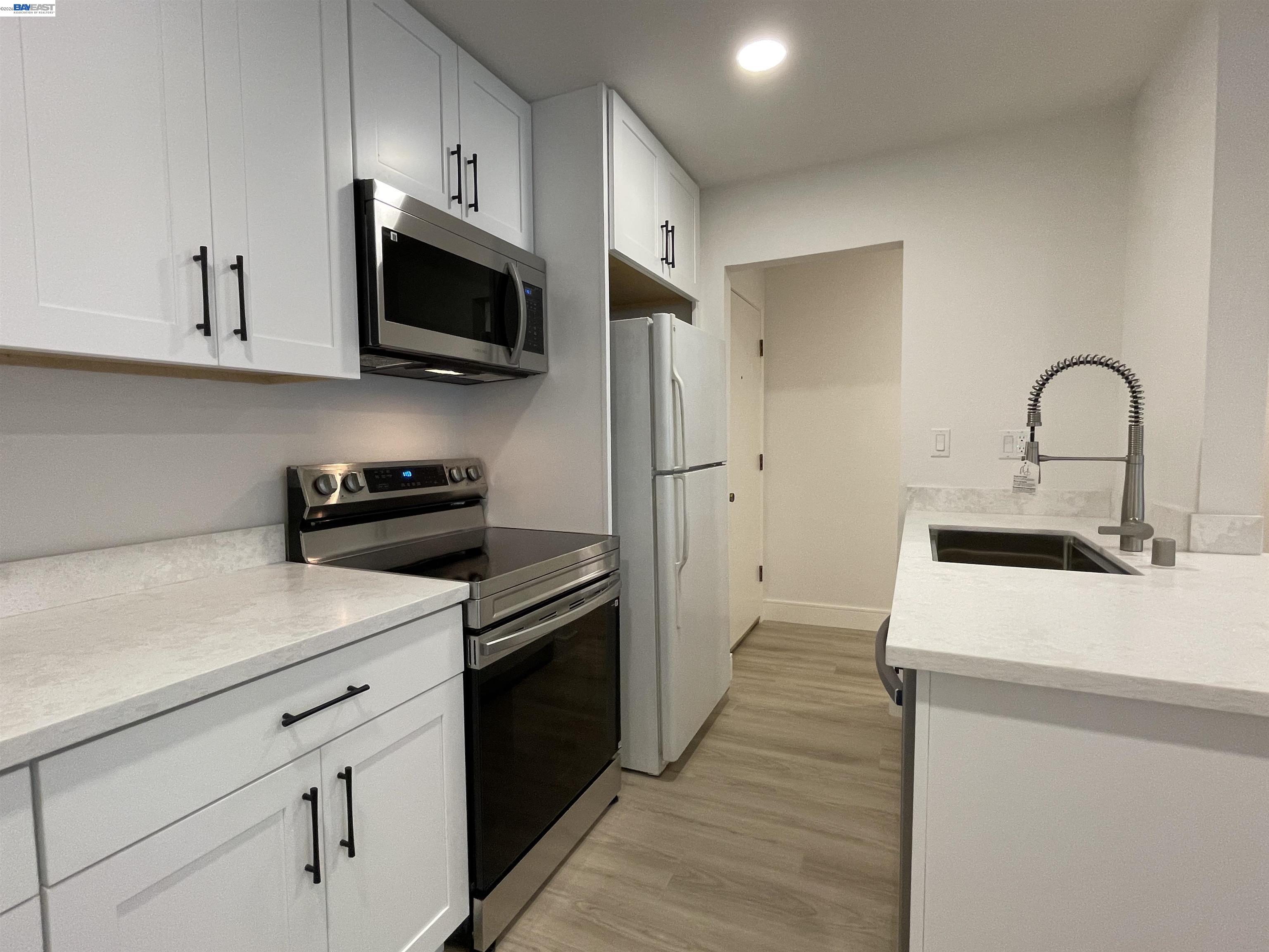 965 SHOREPOINT CT # 200