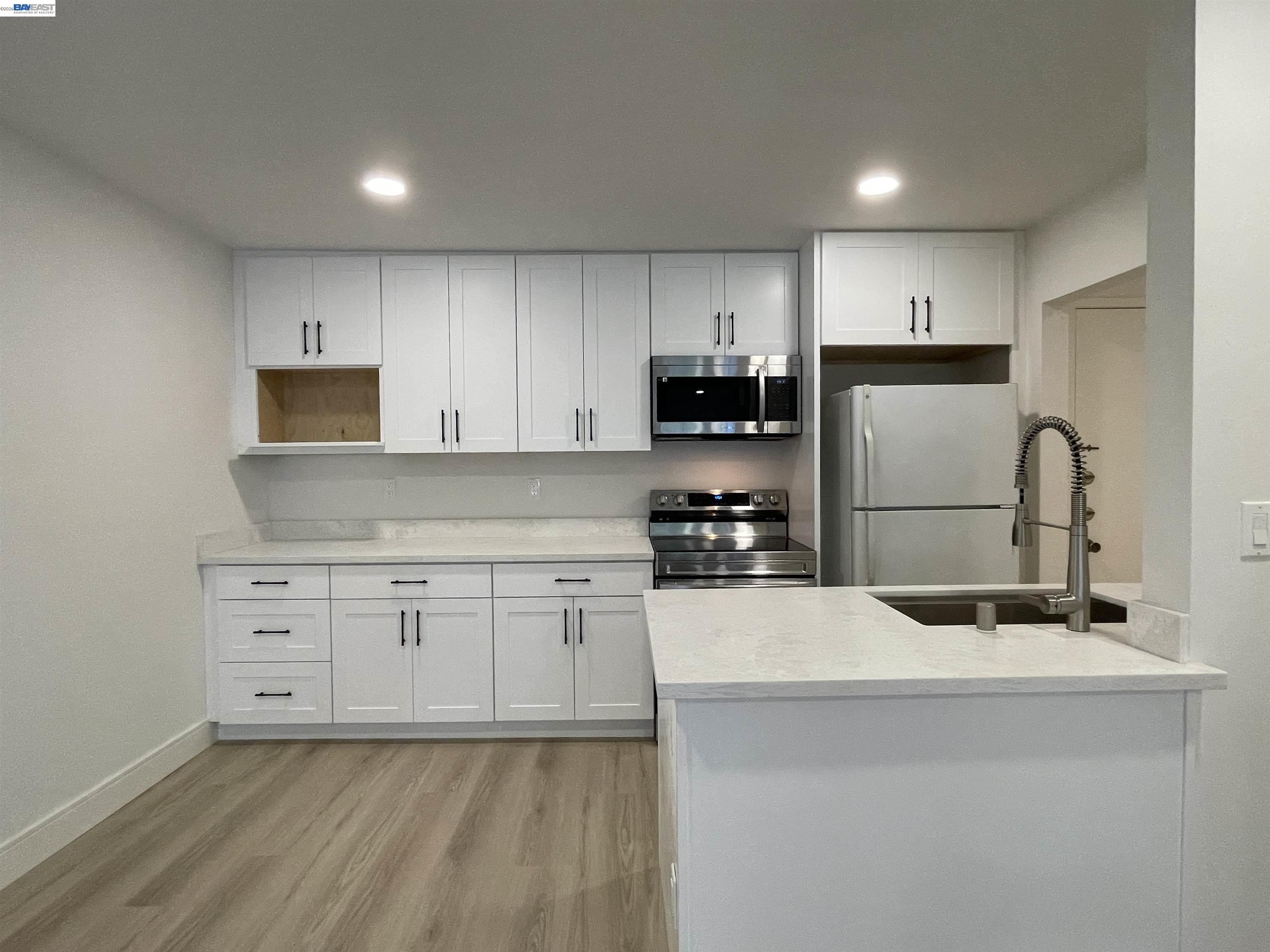 965 SHOREPOINT CT # 200