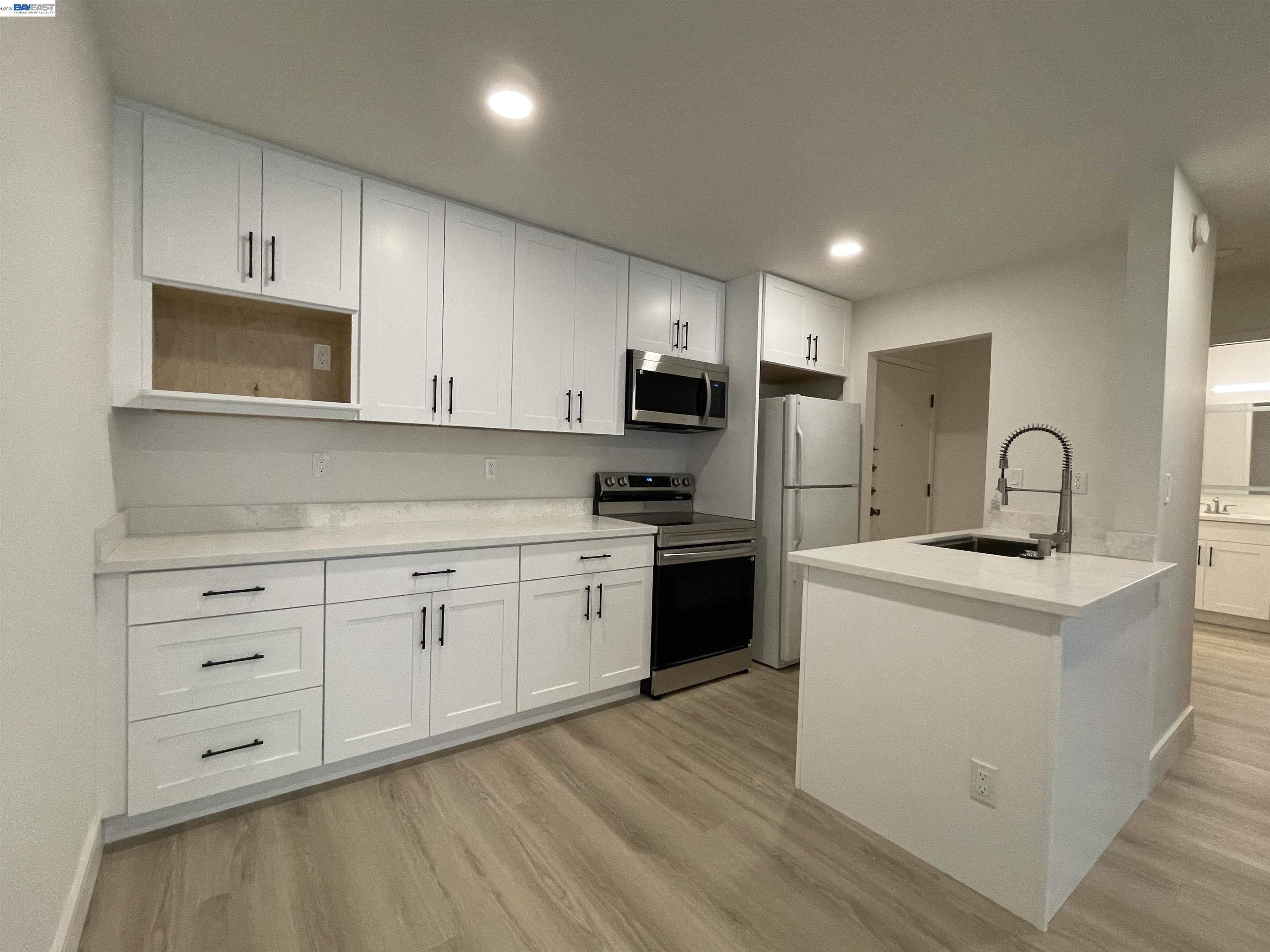 965 SHOREPOINT CT # 200