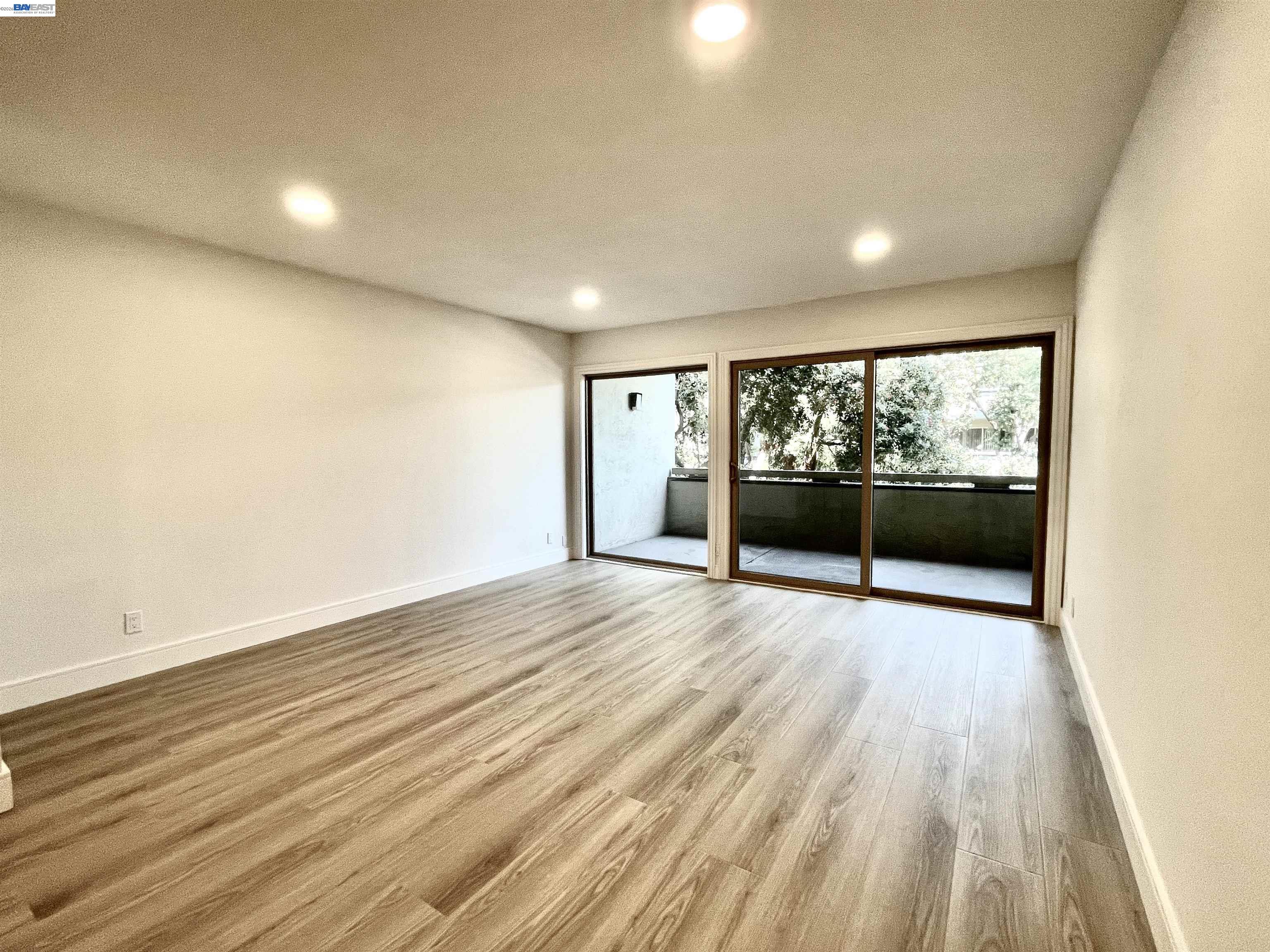 965 SHOREPOINT CT # 200