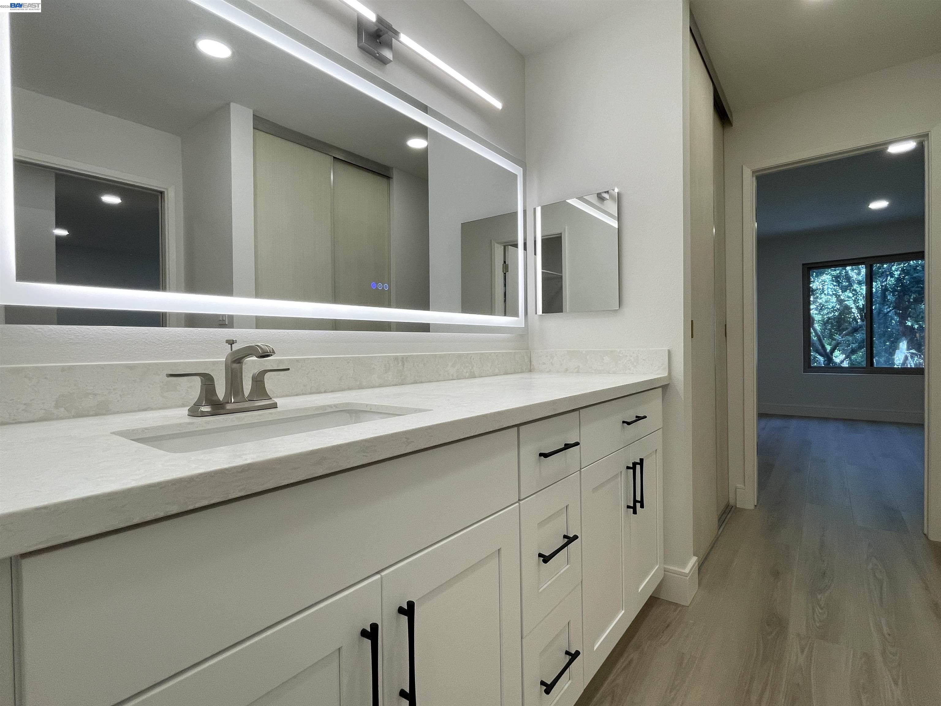 965 SHOREPOINT CT # 200