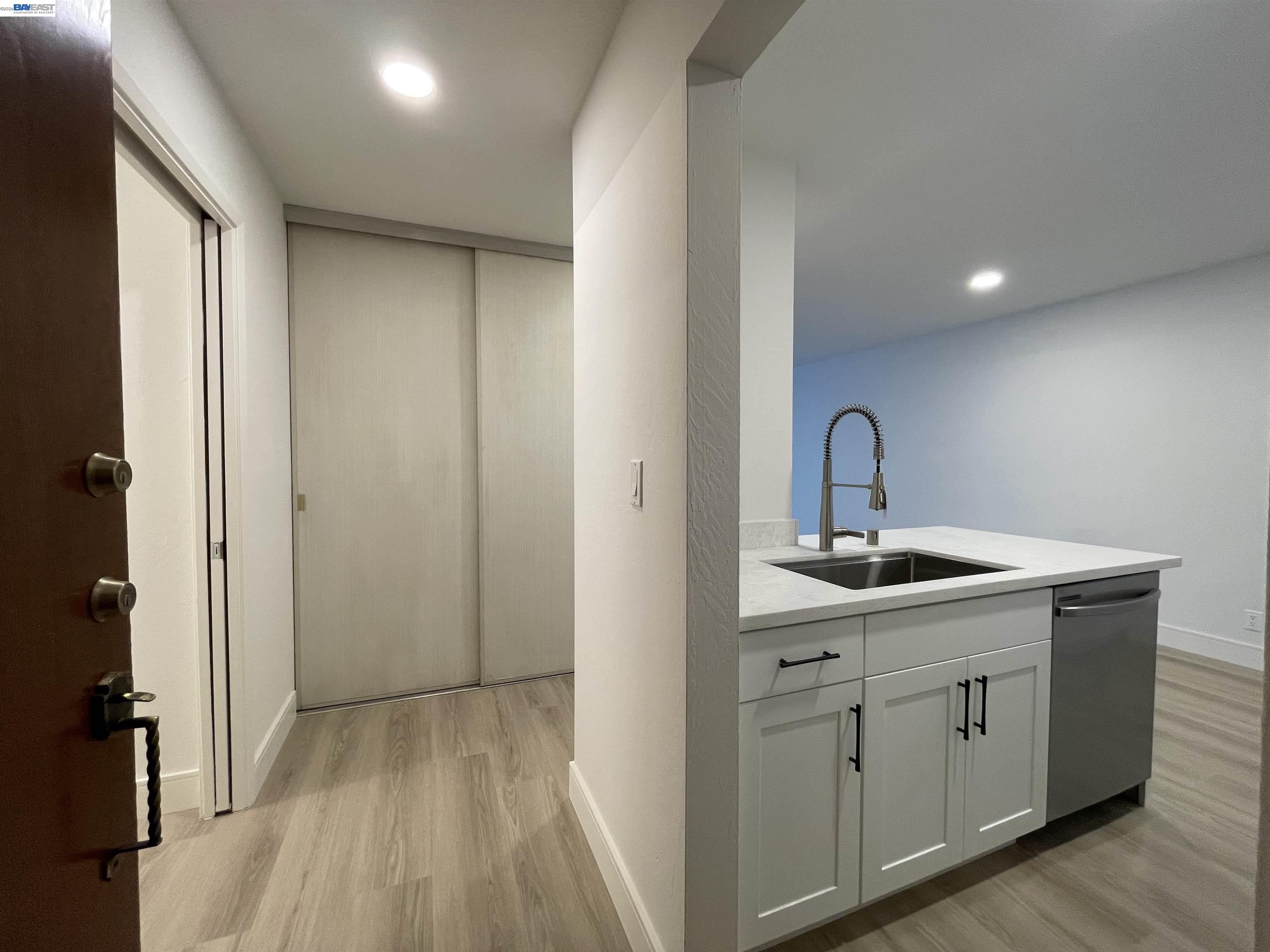 965 SHOREPOINT CT # 200