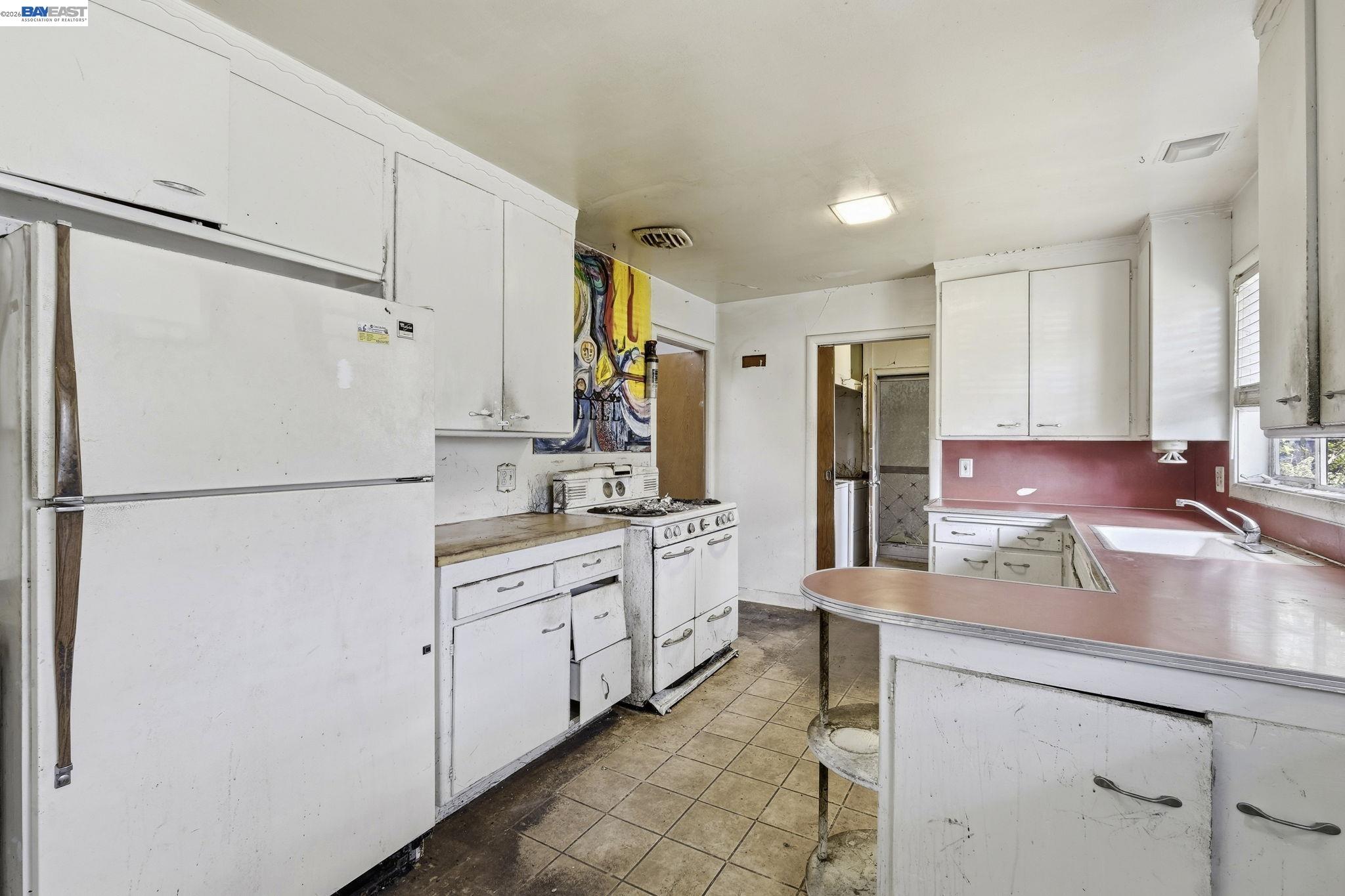 3165 Euclid Ave