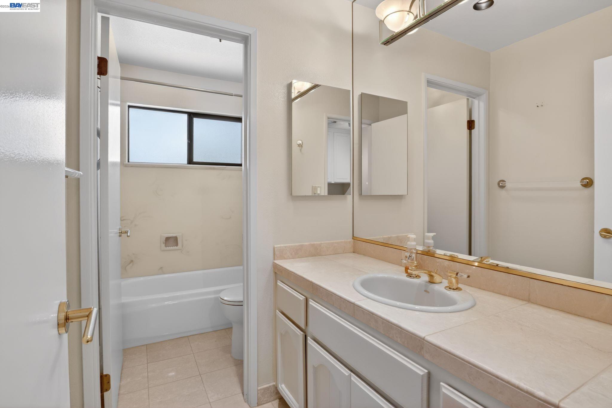 2266 Shoshone Cir