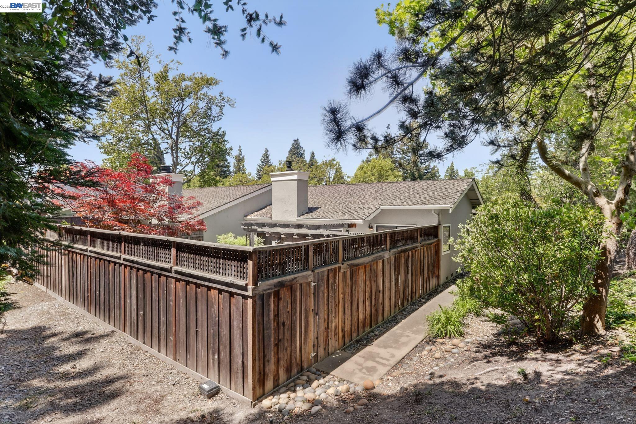 2266 Shoshone Cir