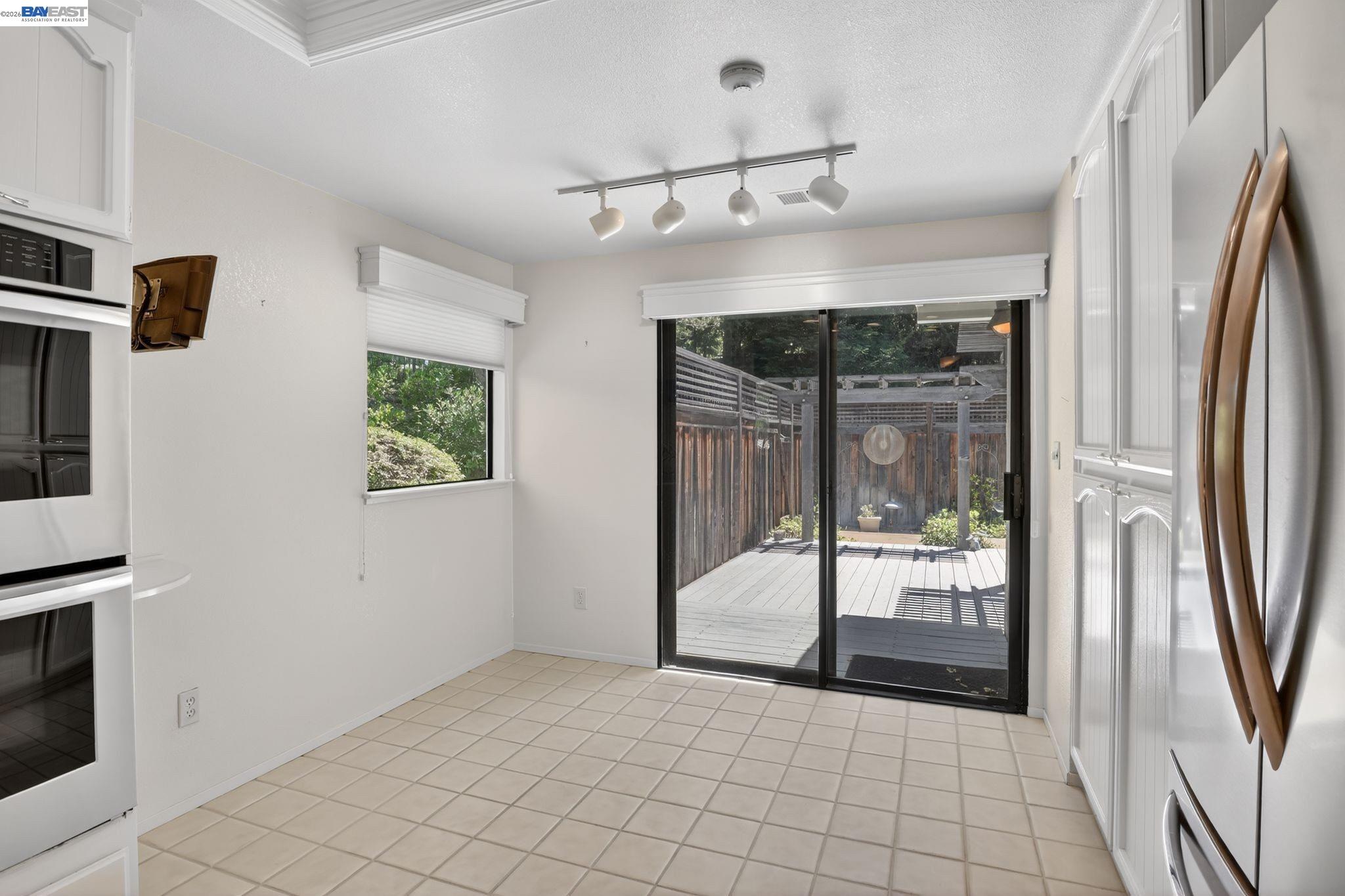 2266 Shoshone Cir