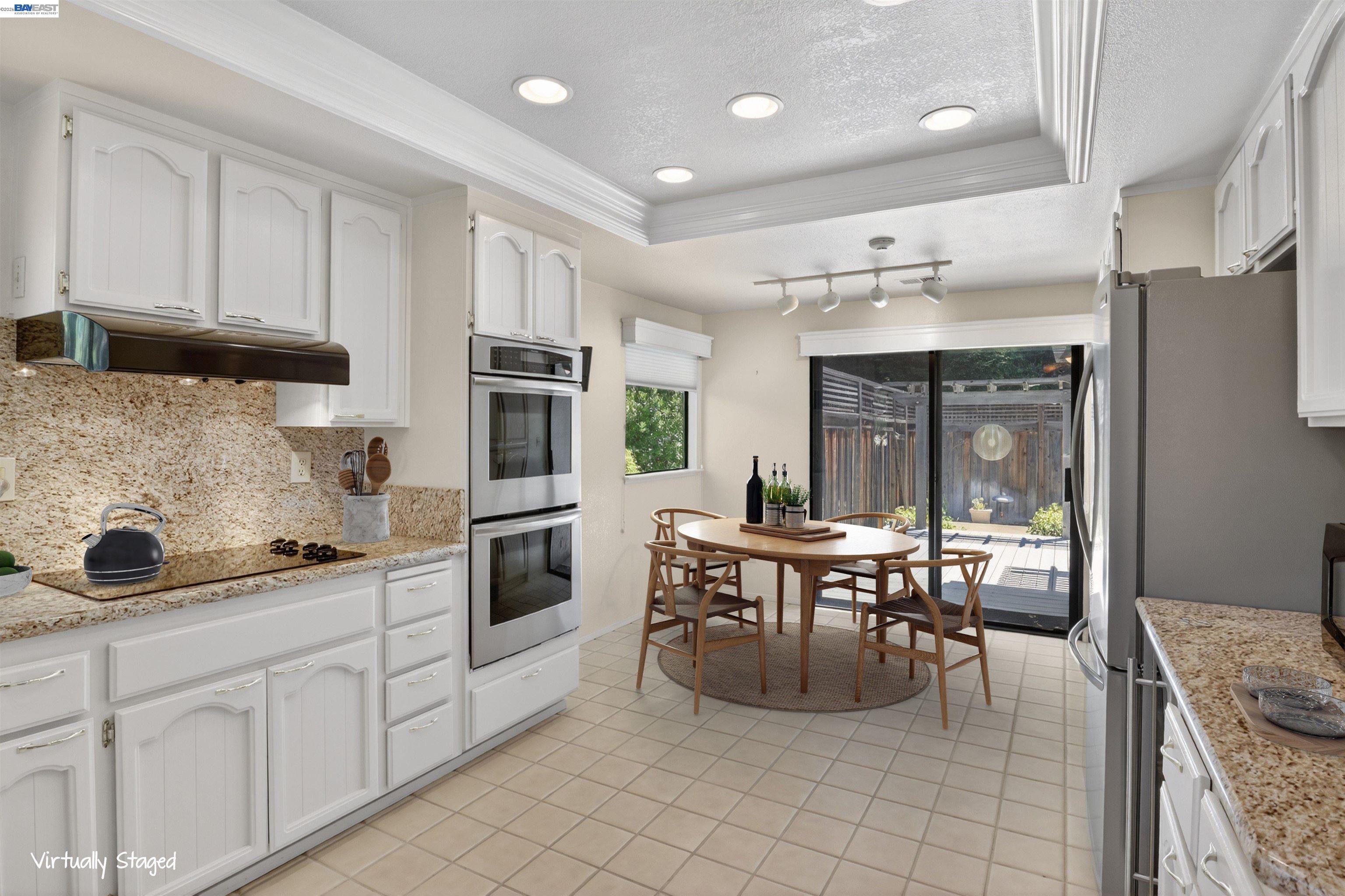 2266 Shoshone Cir