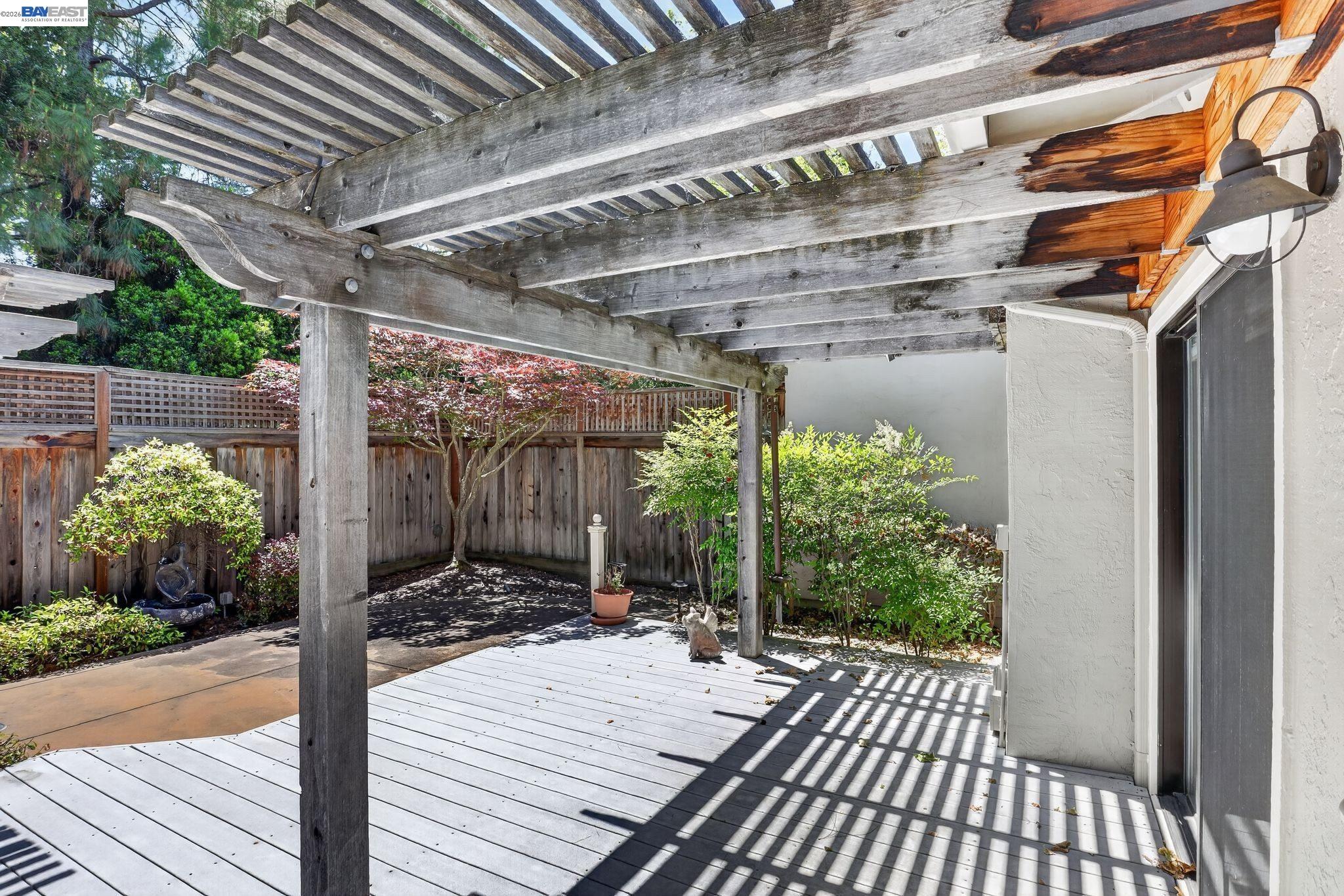 2266 Shoshone Cir