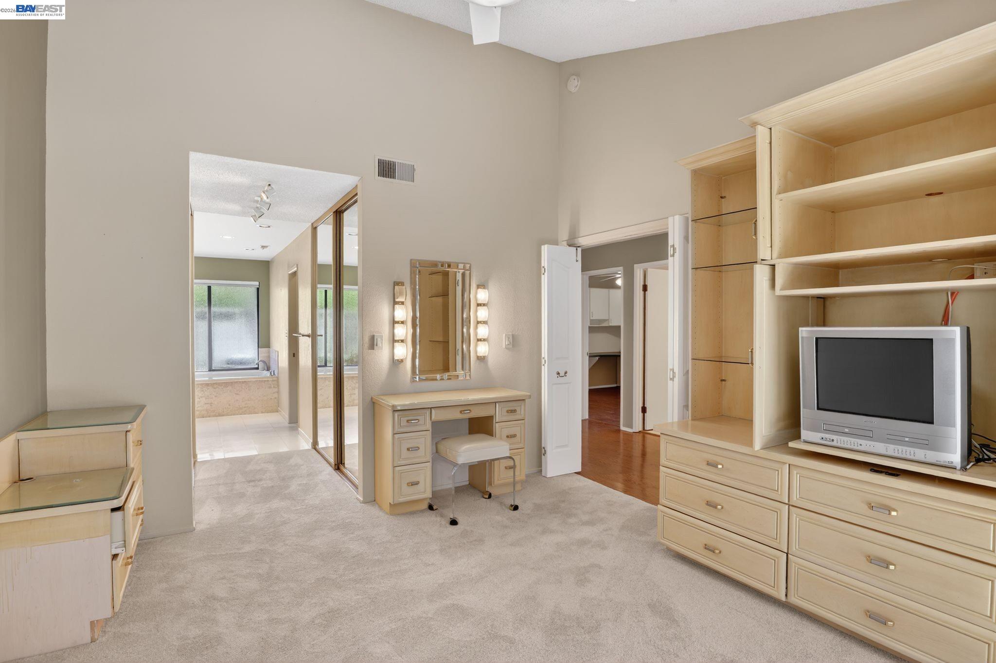 2266 Shoshone Cir