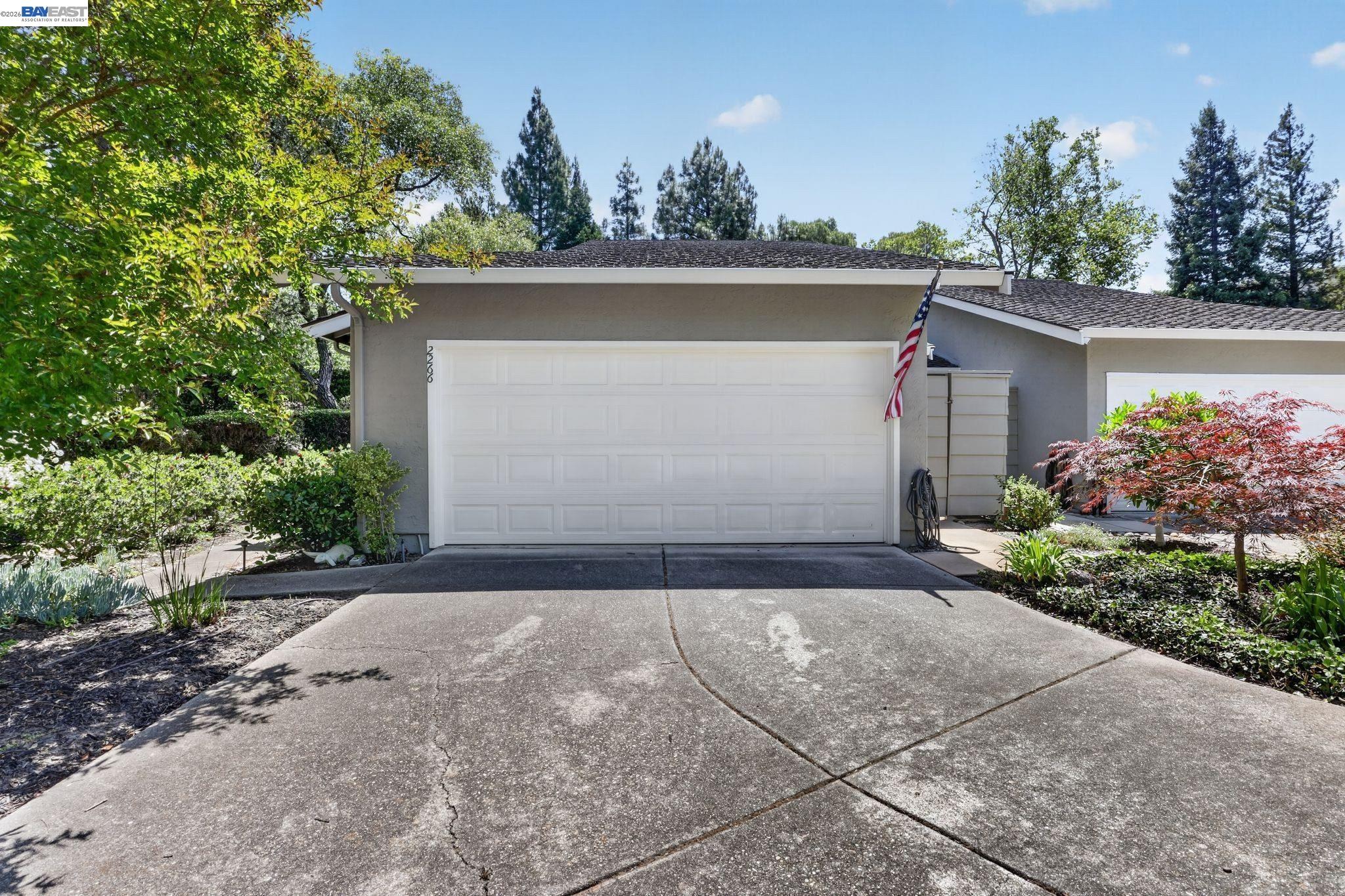 2266 Shoshone Cir
