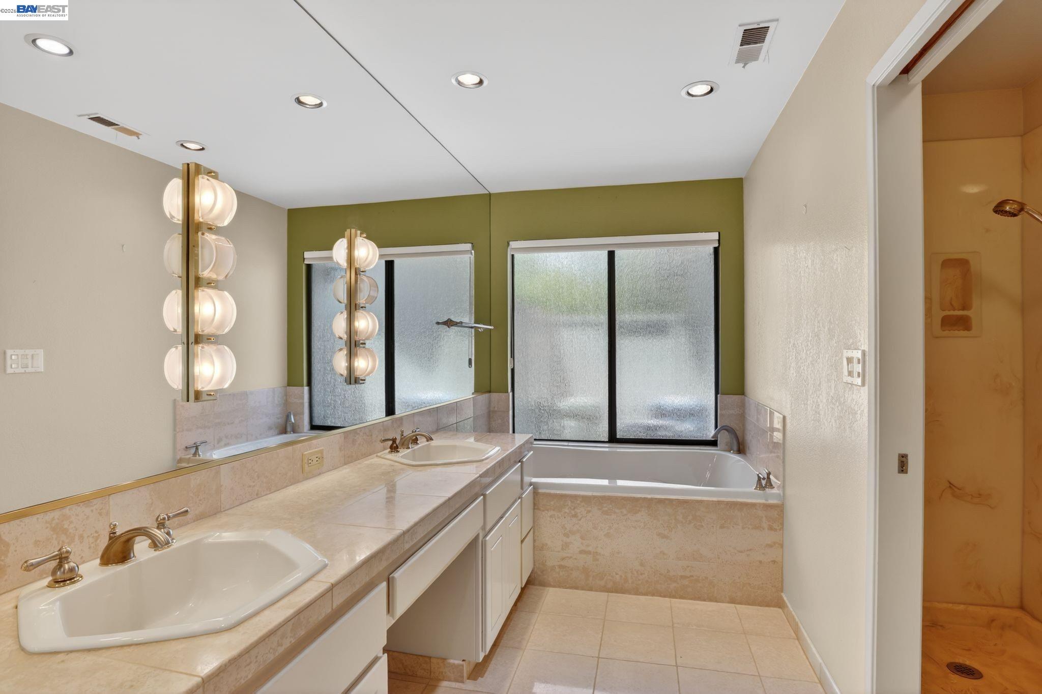 2266 Shoshone Cir
