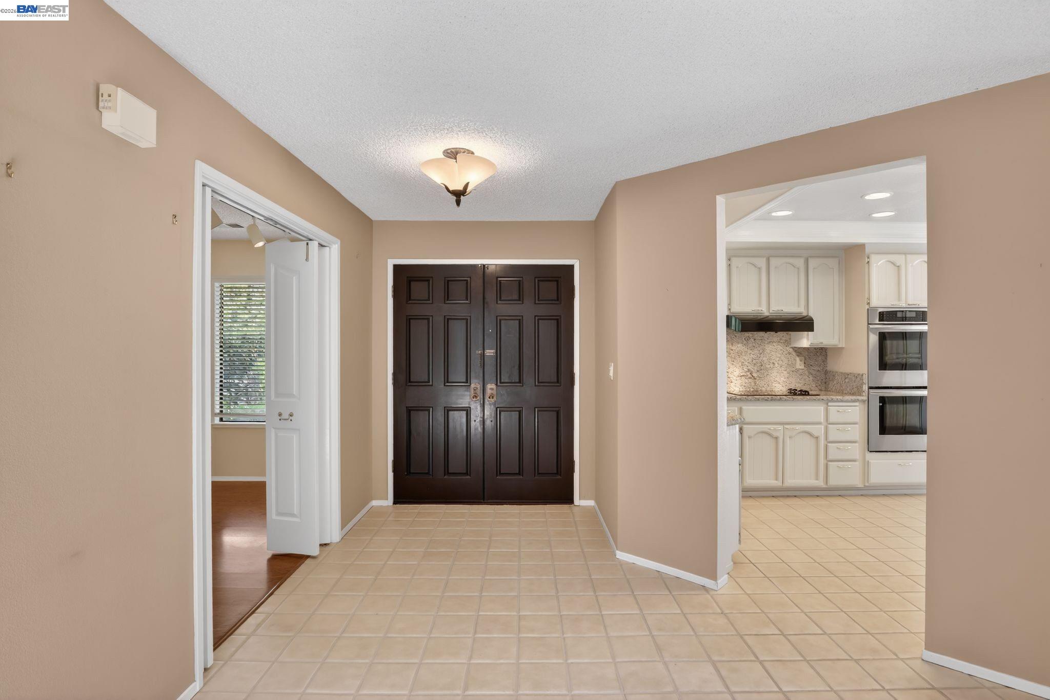 2266 Shoshone Cir