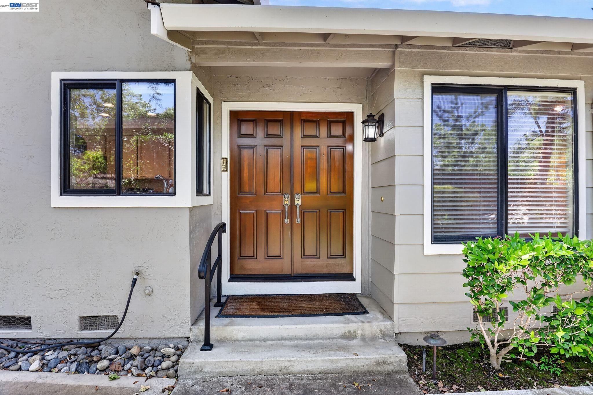 2266 Shoshone Cir