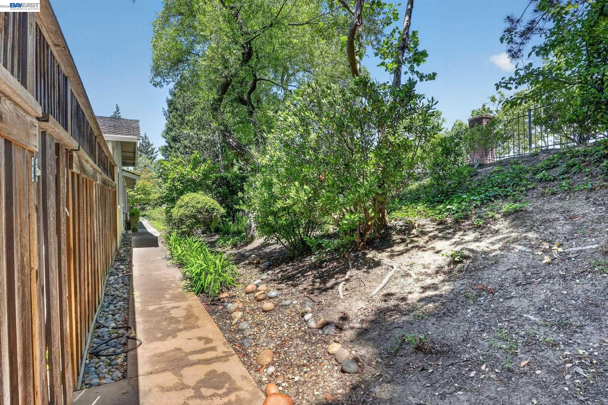2266 Shoshone Cir