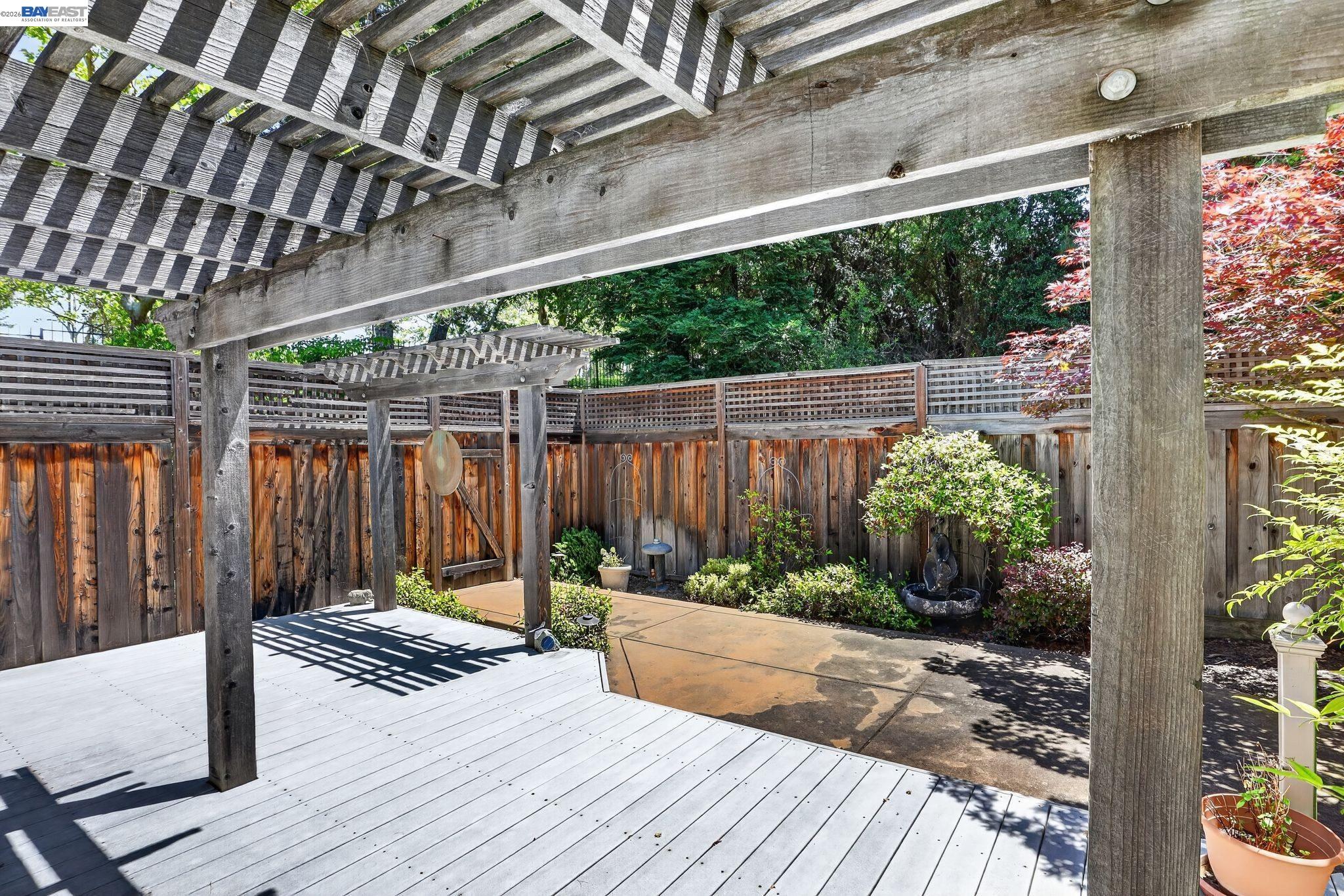 2266 Shoshone Cir