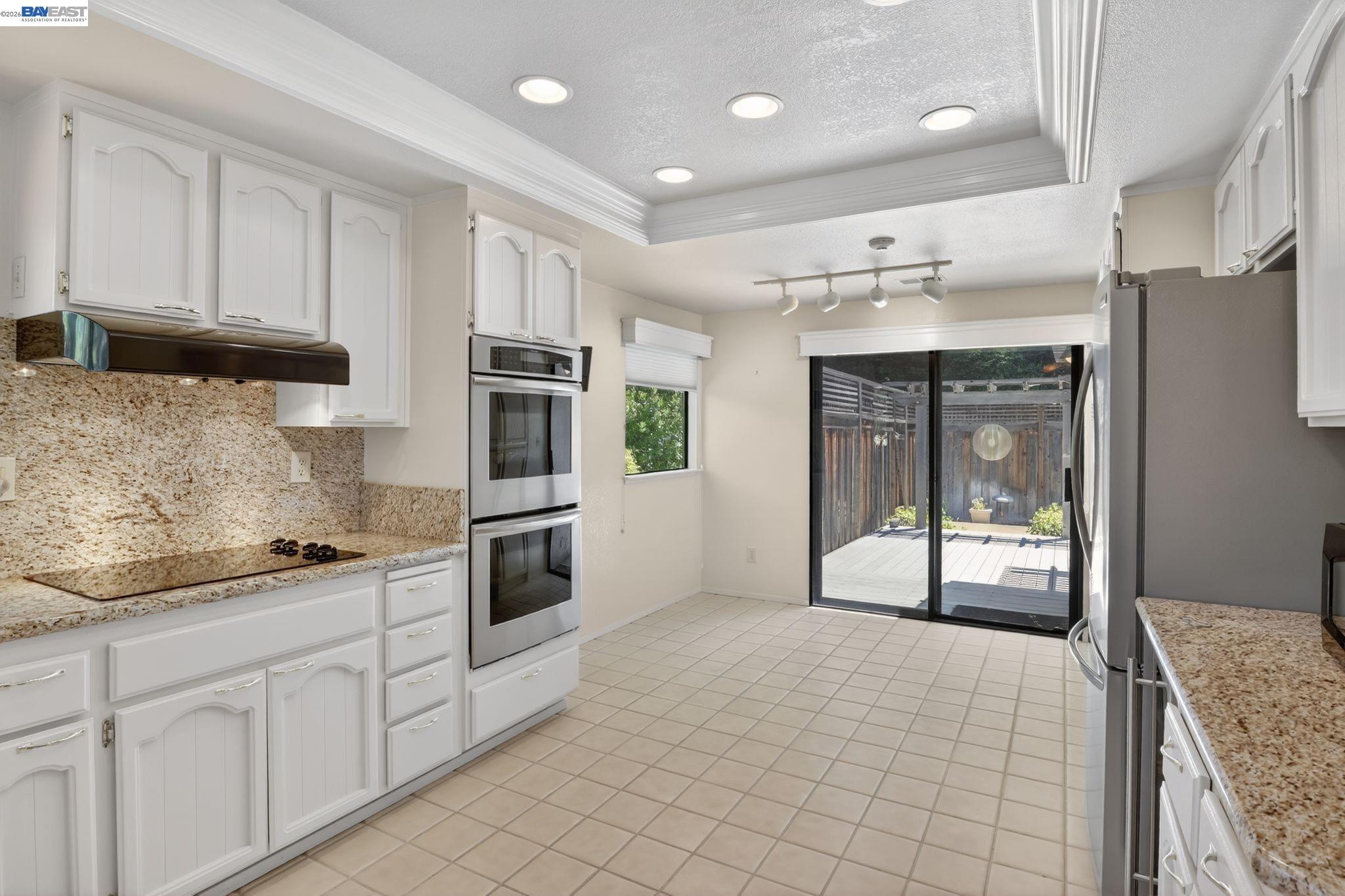 2266 Shoshone Cir