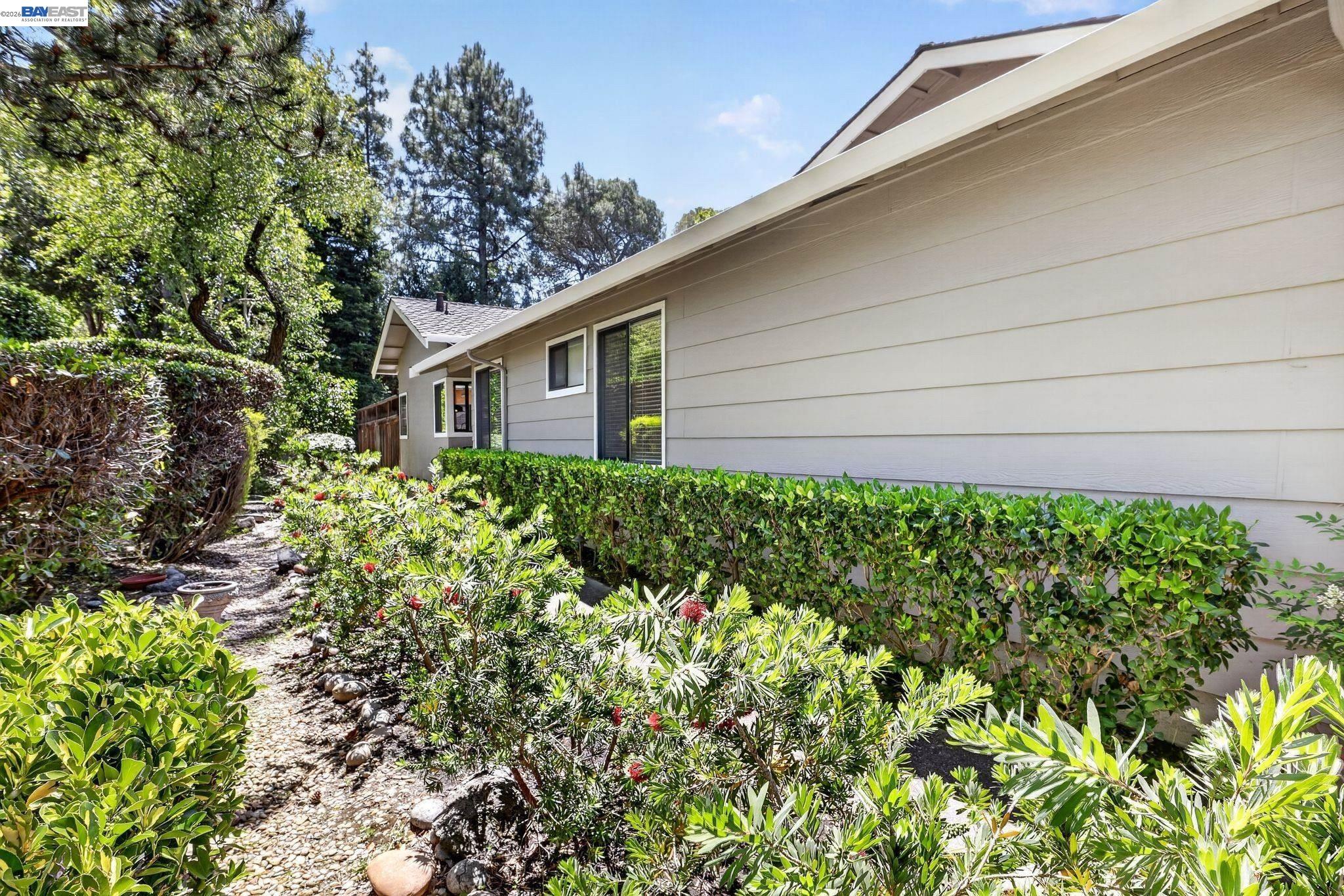 2266 Shoshone Cir