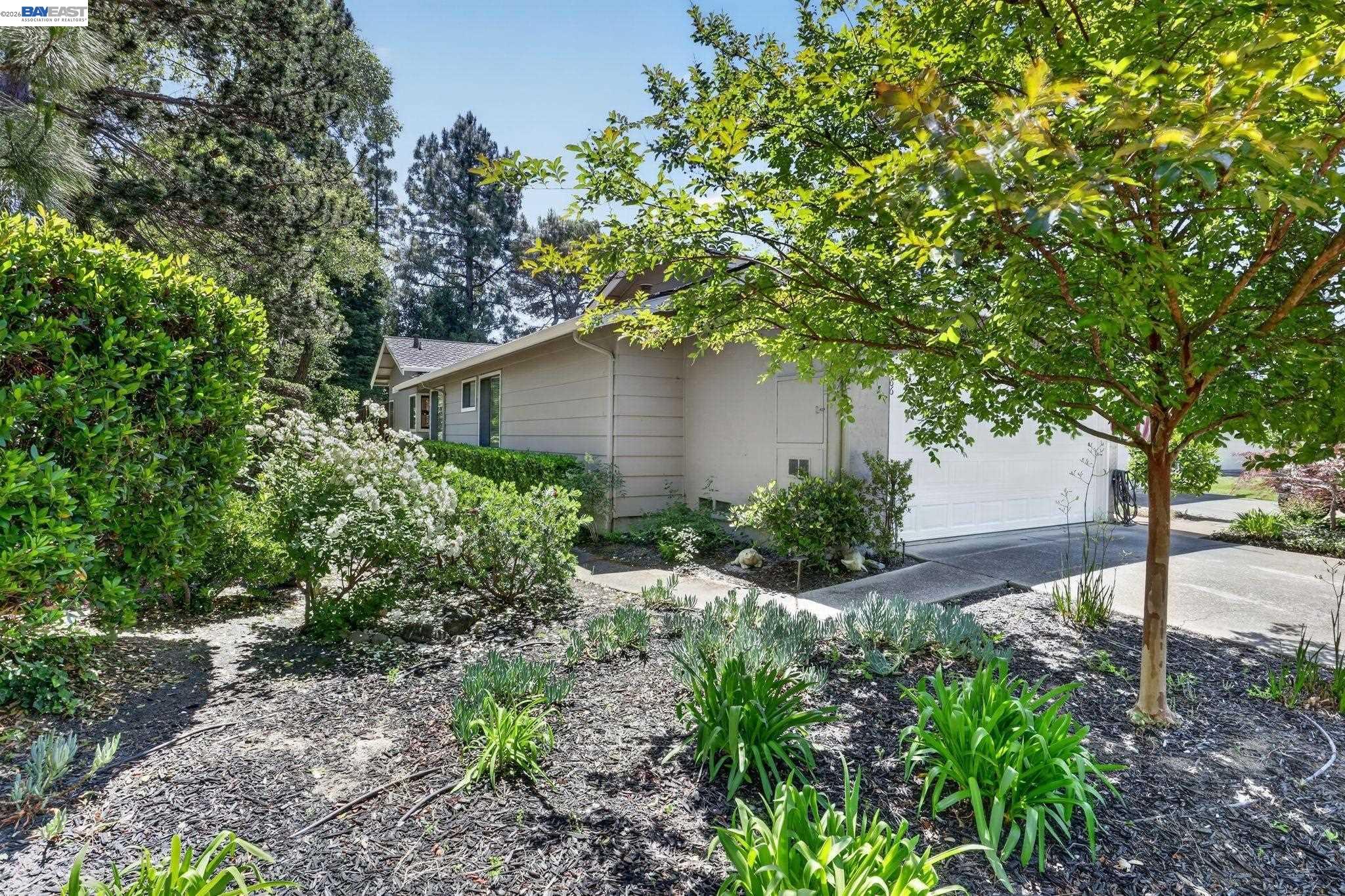 2266 Shoshone Cir