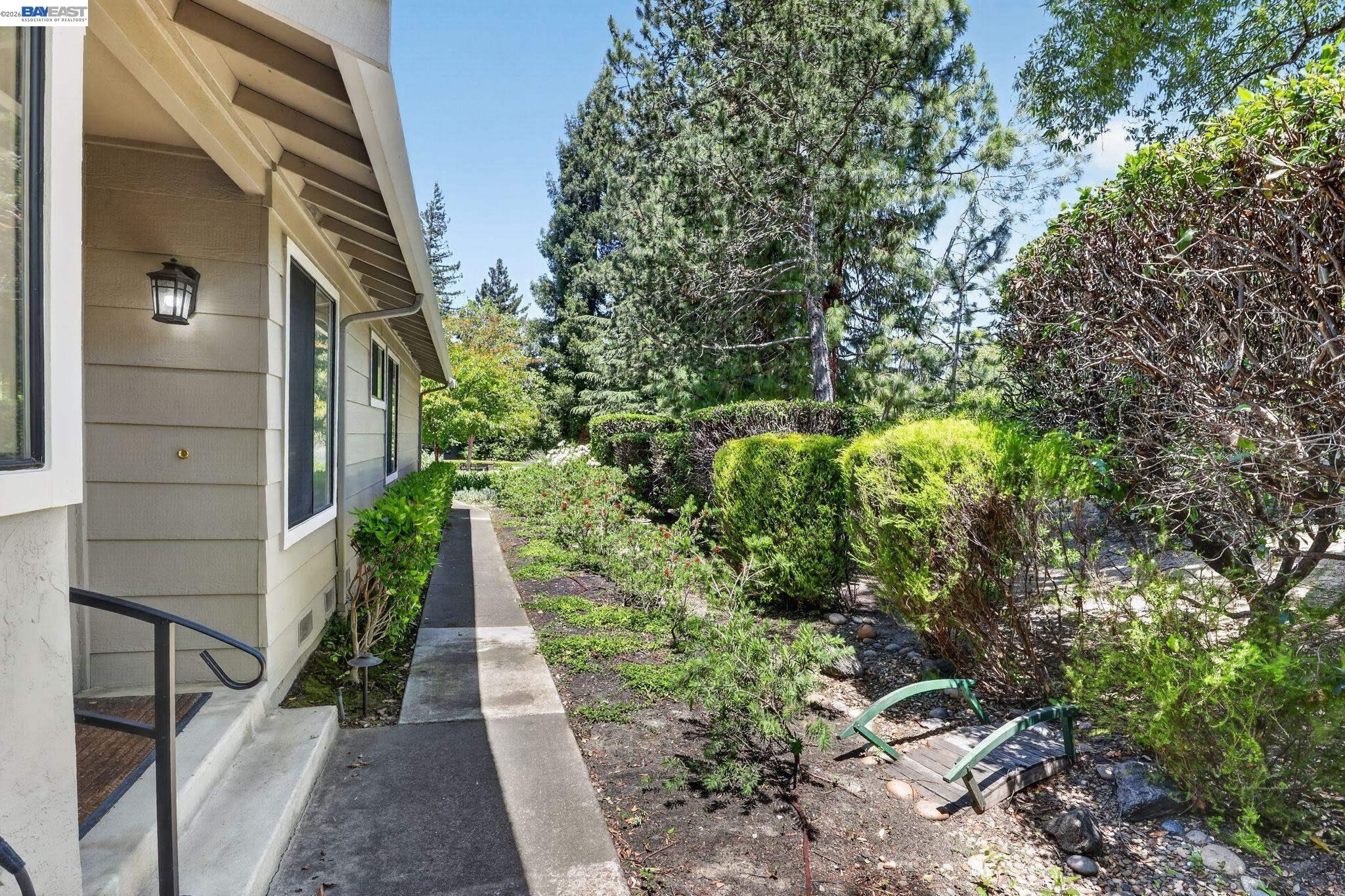 2266 Shoshone Cir