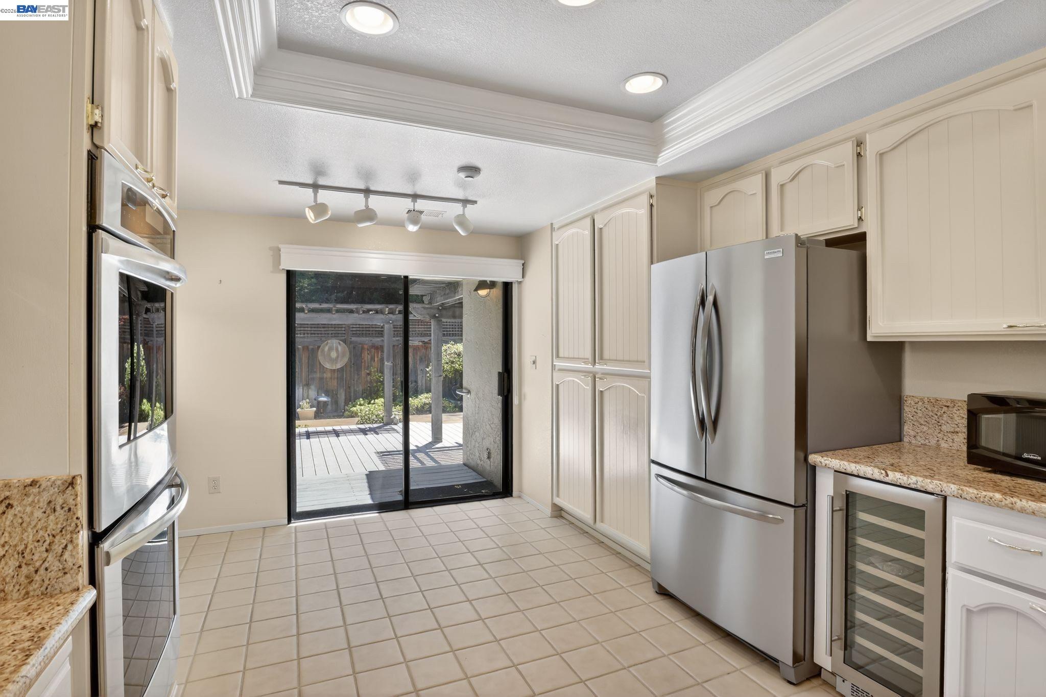 2266 Shoshone Cir