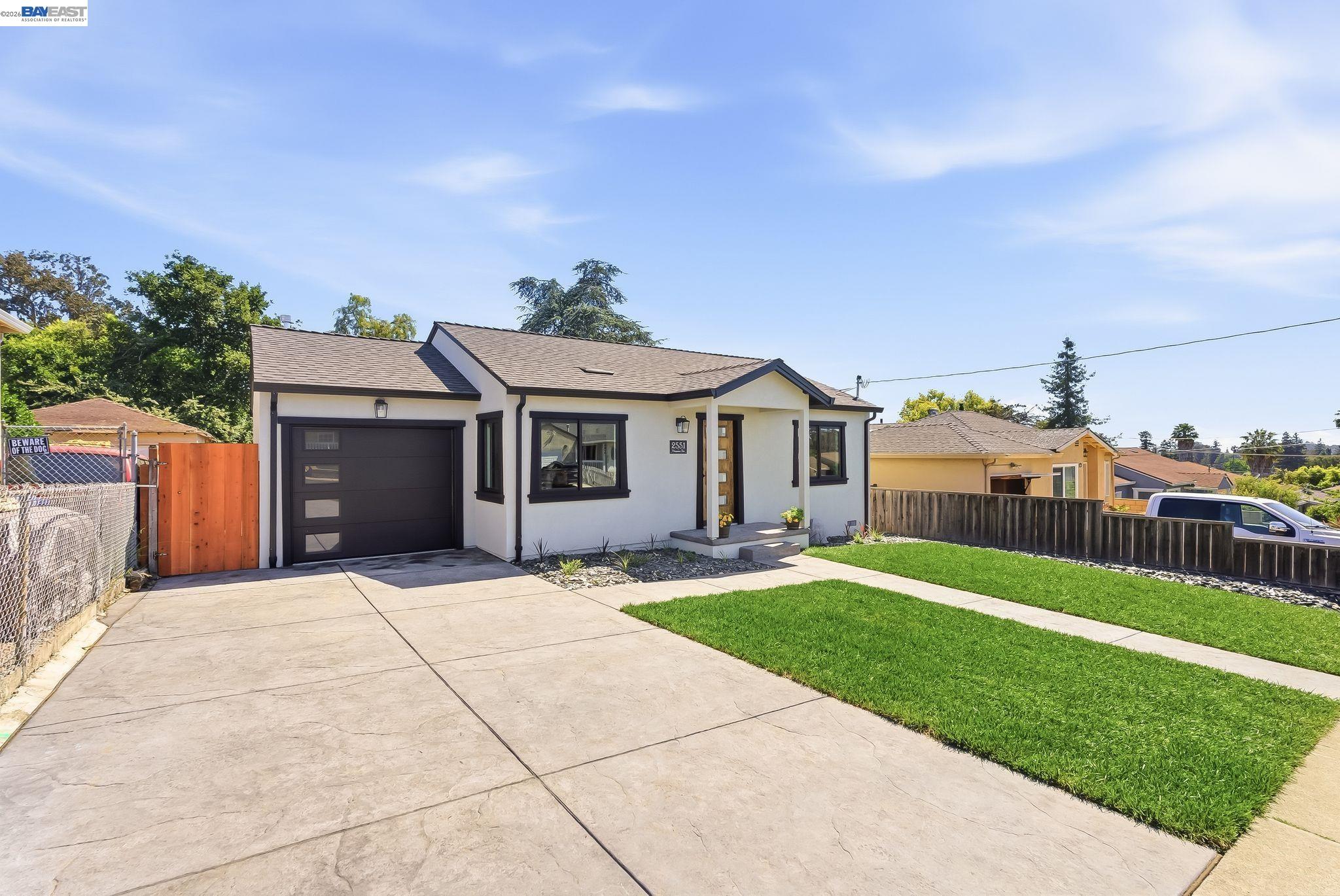 2551 Hermosa Ter