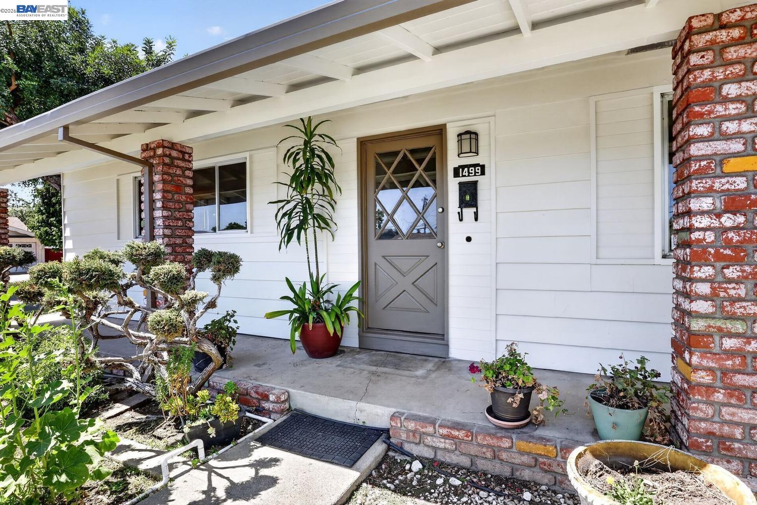 1499 Cathy Way