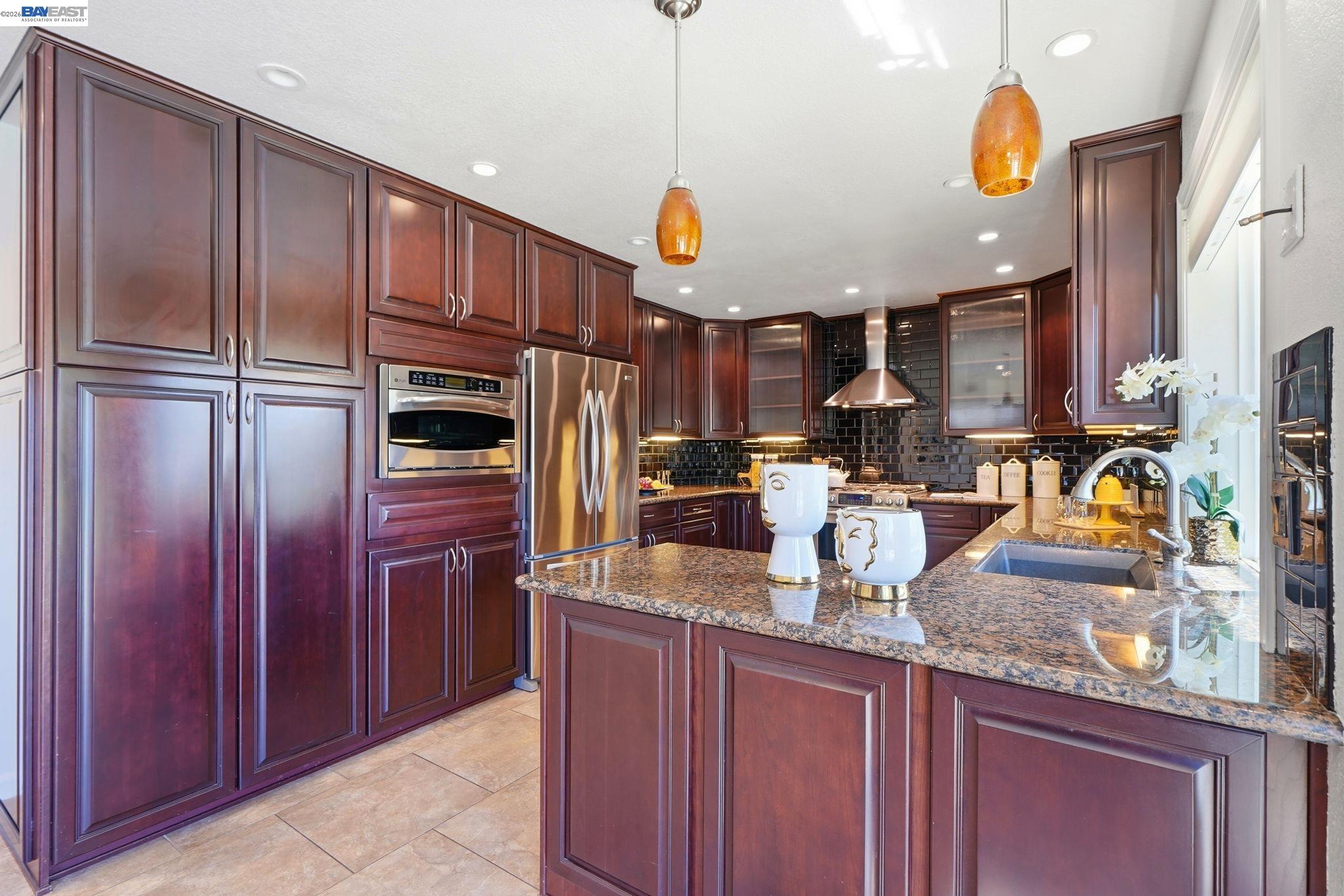 883 Dover Cir