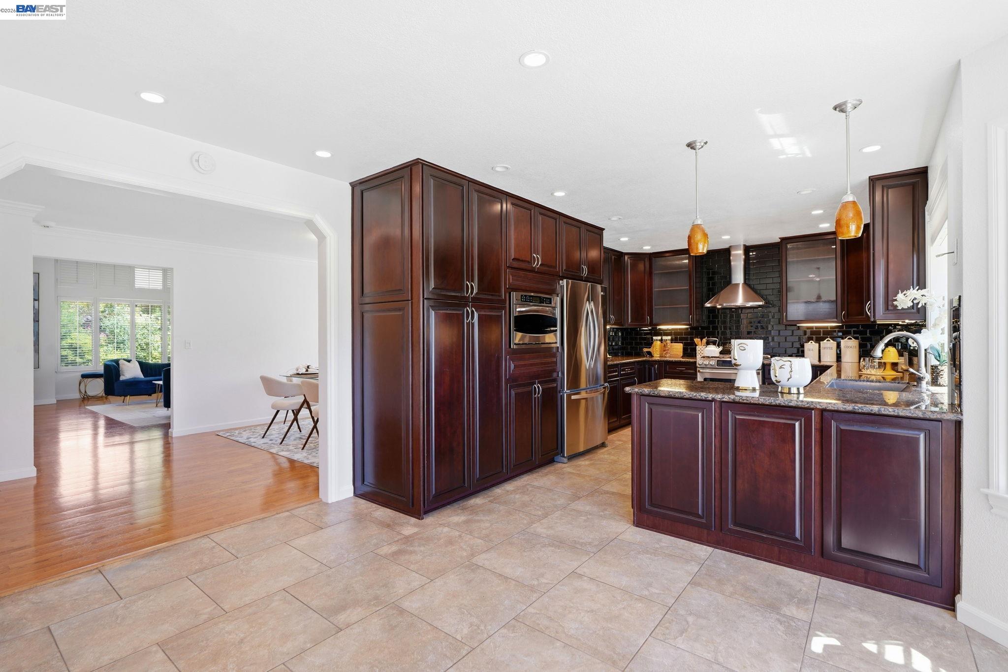 883 Dover Cir