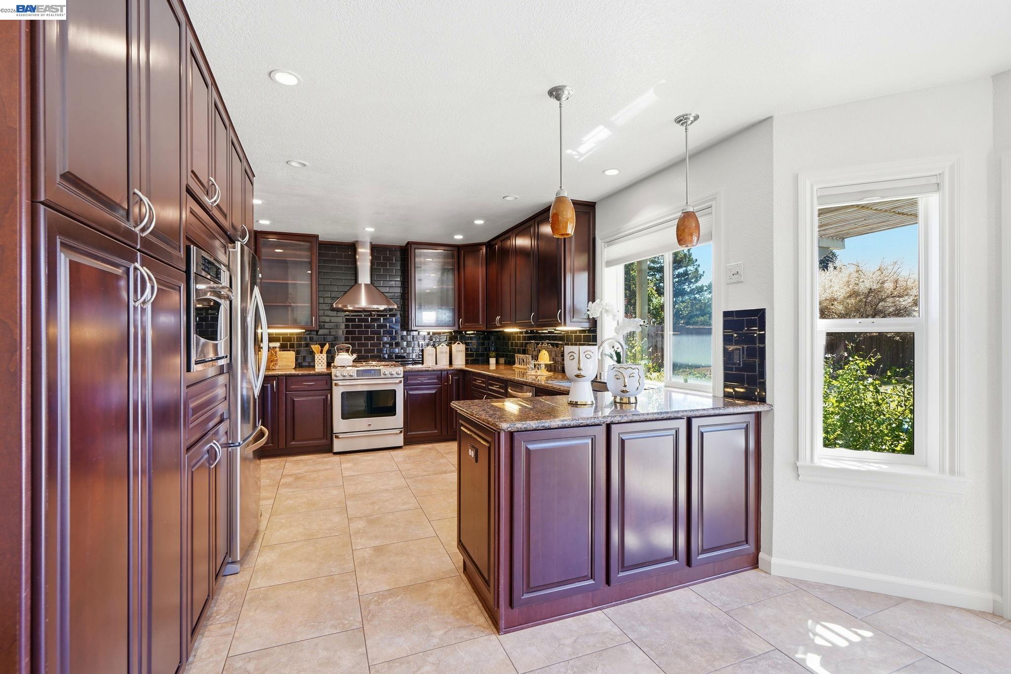 883 Dover Cir