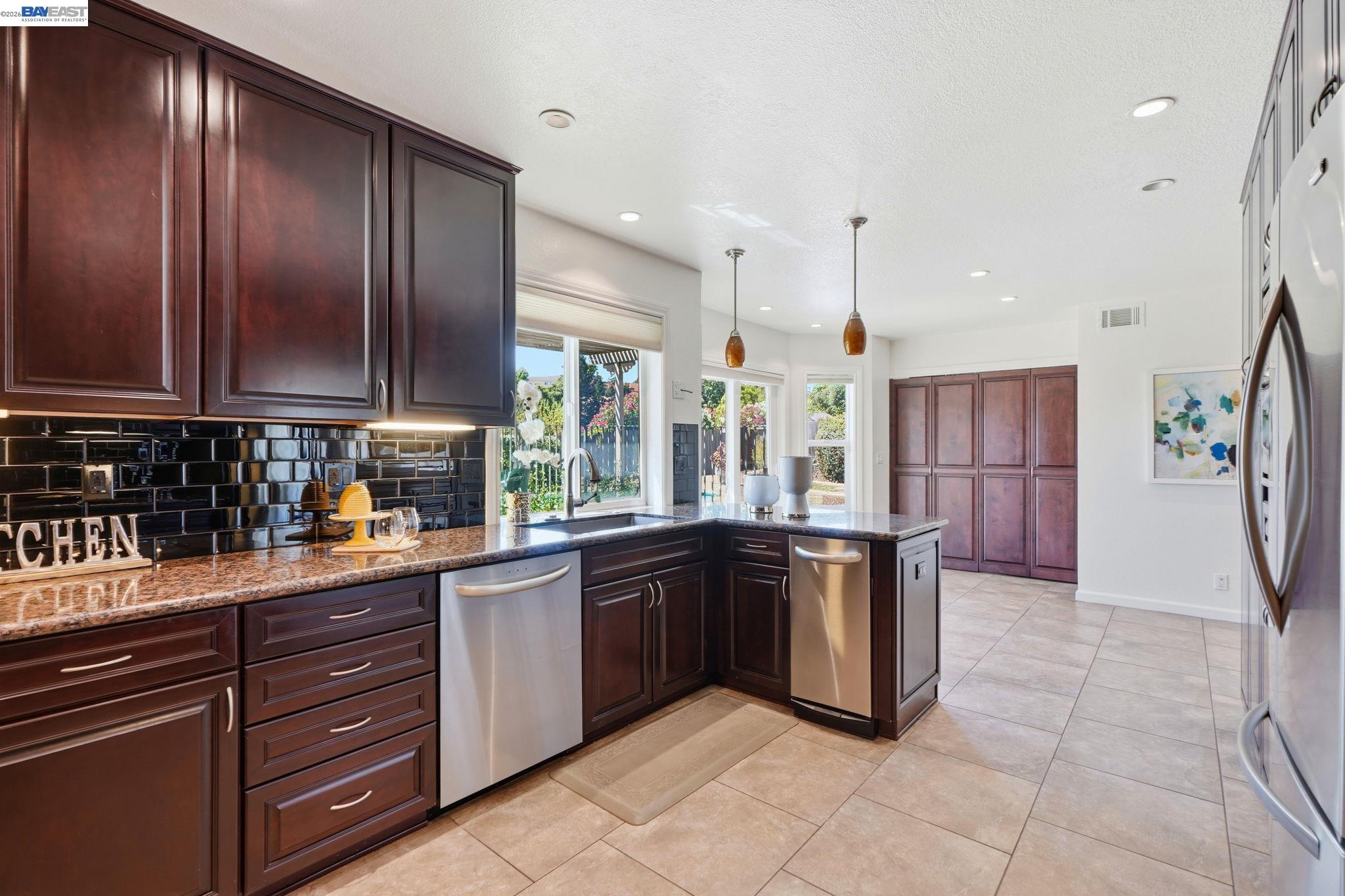 883 Dover Cir