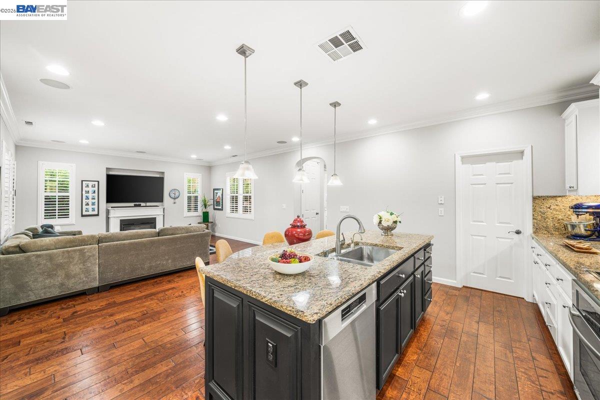 3019 Sweetviolet Dr