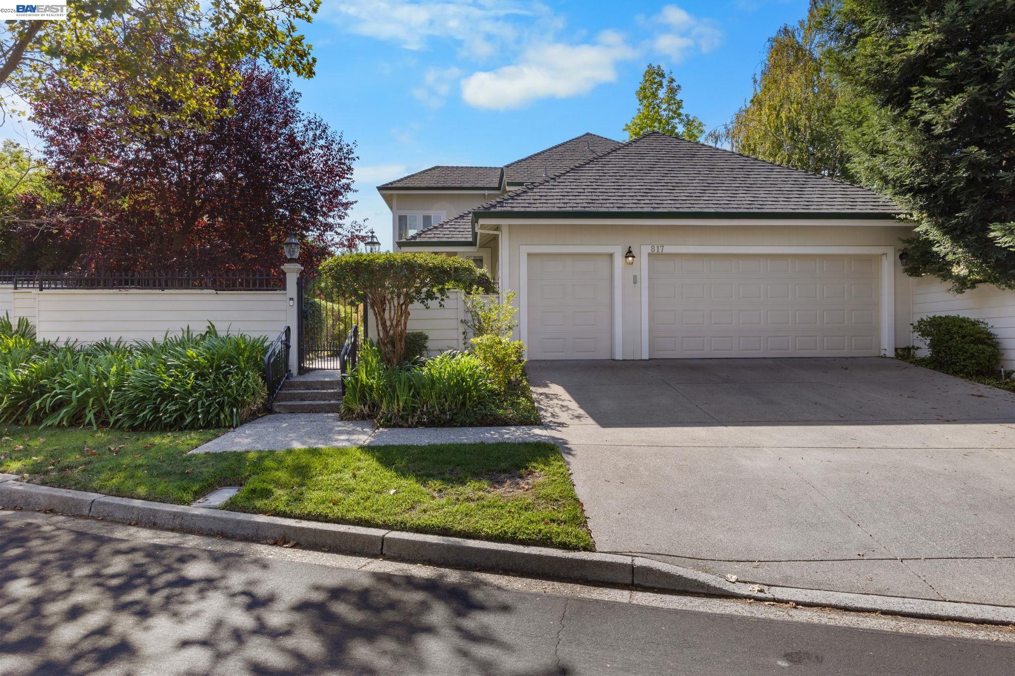 817 Redwood Dr