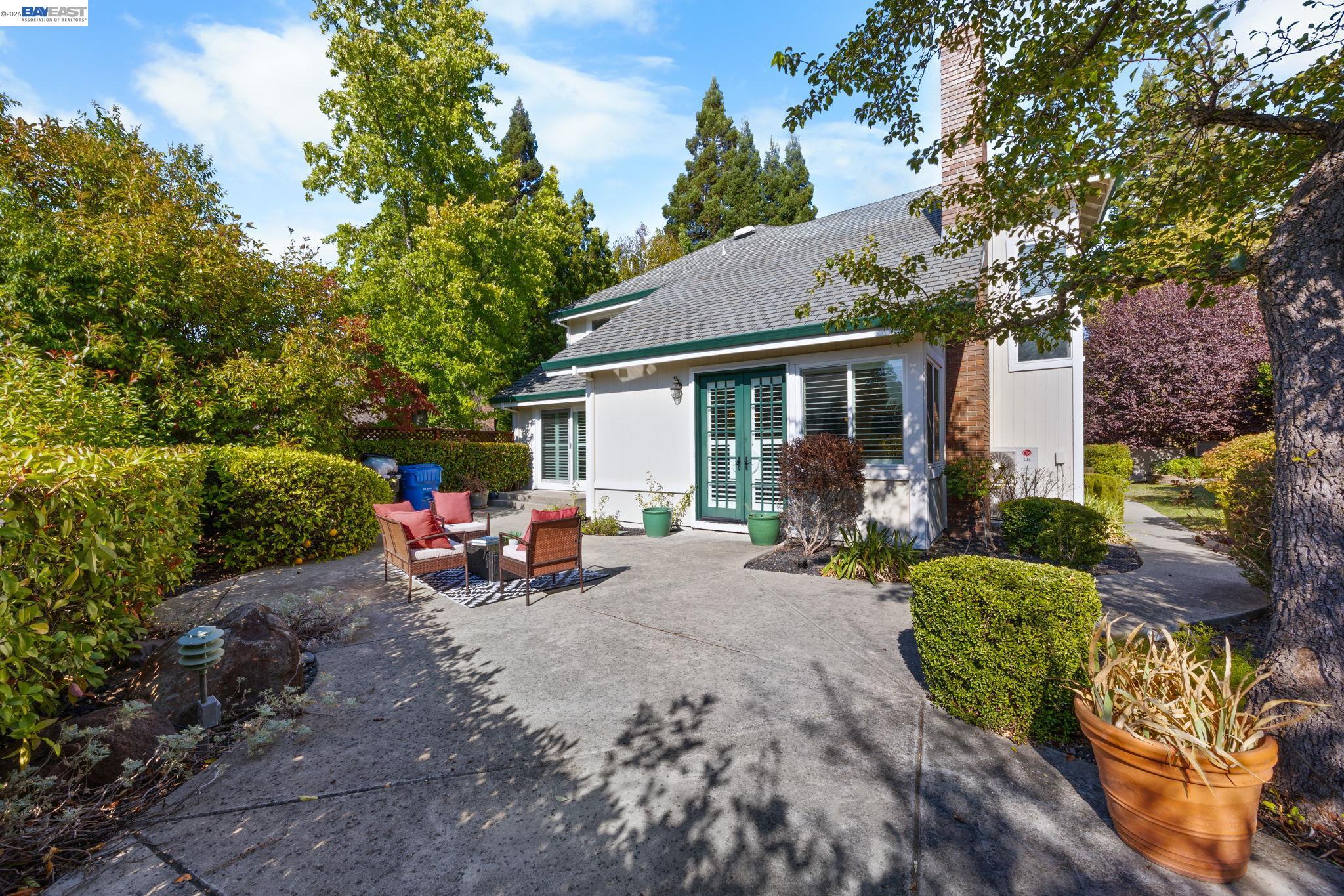 817 Redwood Dr
